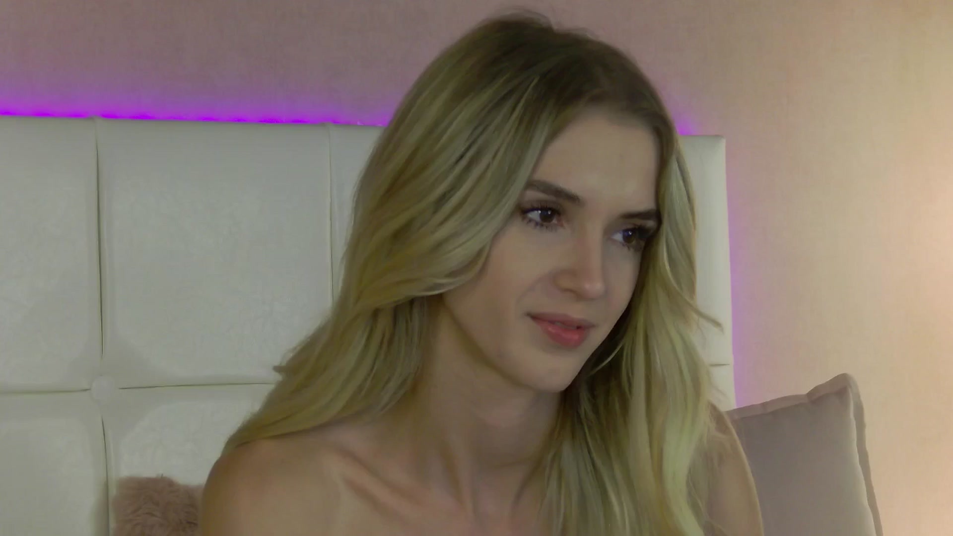 Gallery image thumbnail from YannaJeen's myfreecams stream on, 10/03/2024, 15:33 image 15 of 20