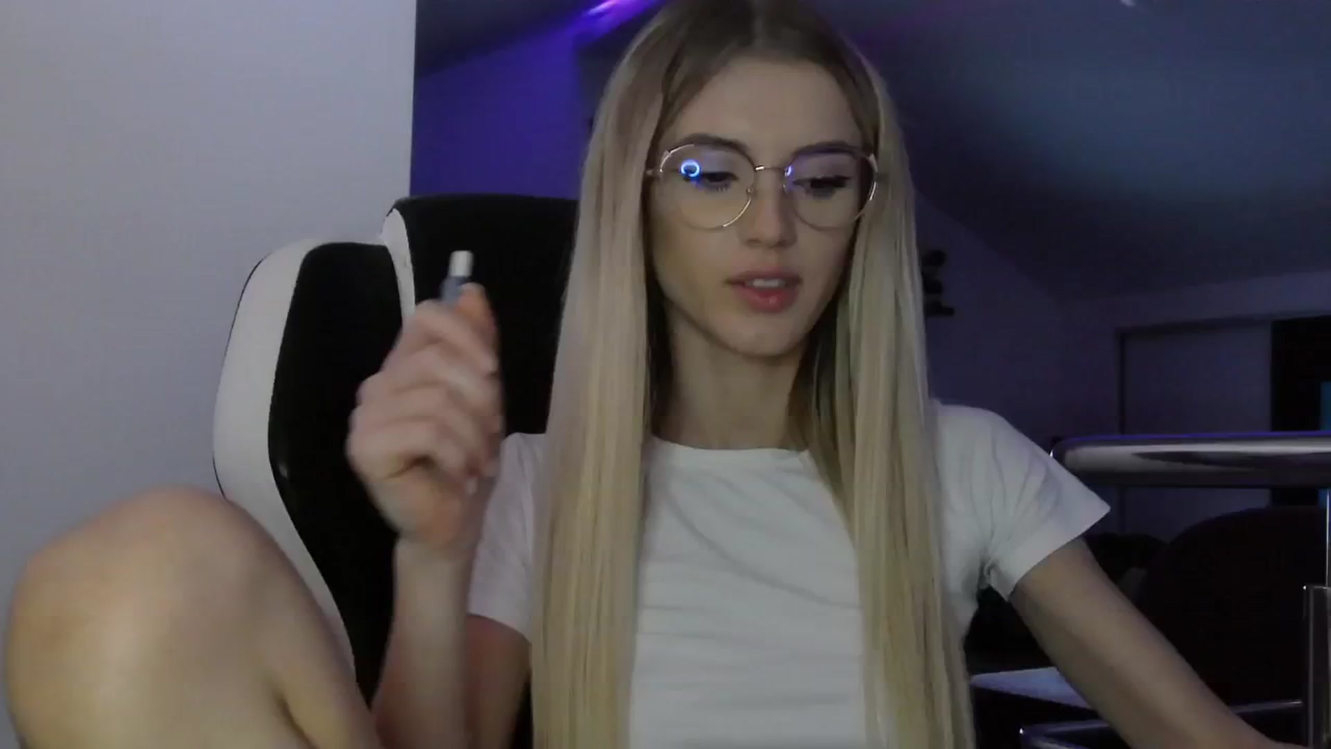 Gallery image thumbnail from YannaJeen's myfreecams stream on, 10/05/2024, 10:58 image 11 of 20