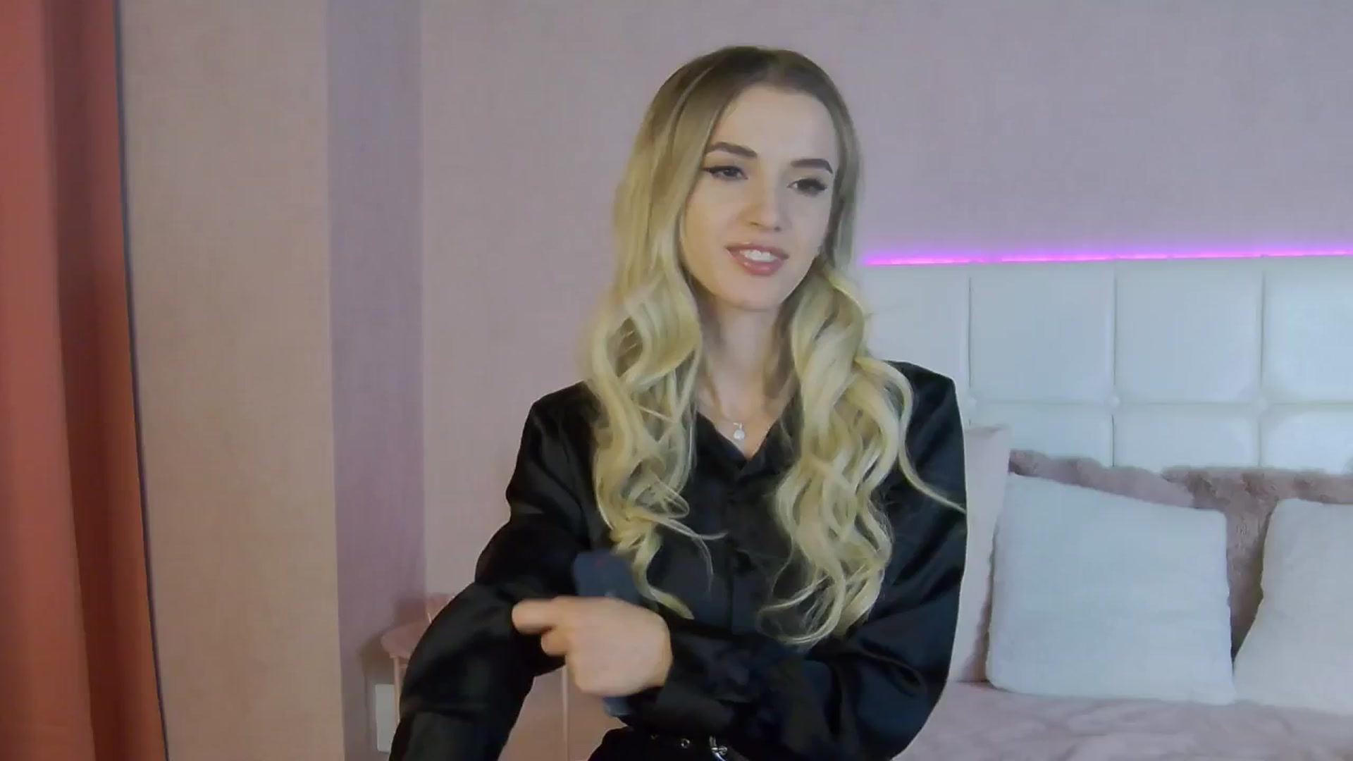 Gallery image thumbnail from YannaJeen's myfreecams stream on, 10/28/2024, 12:40 image 11 of 20