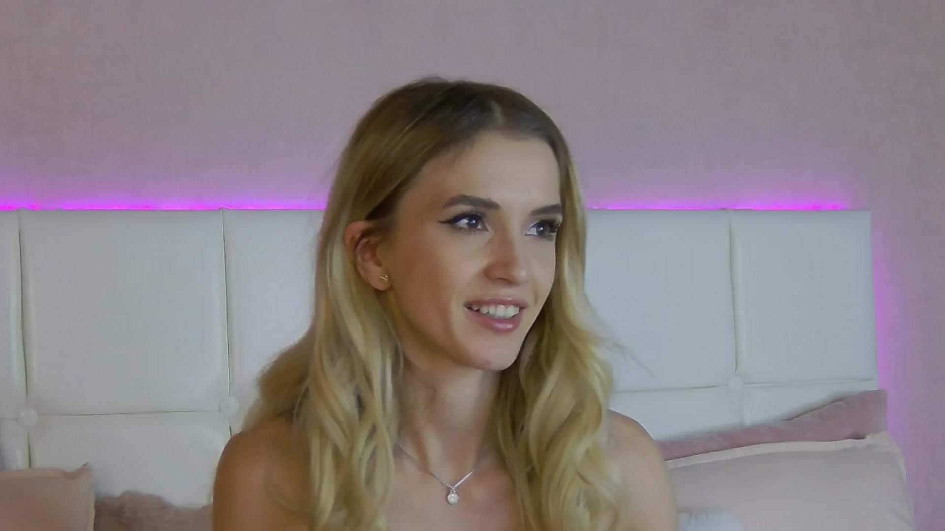 Gallery image thumbnail from YannaJeen's myfreecams stream on, 10/28/2024, 12:40 image 18 of 20