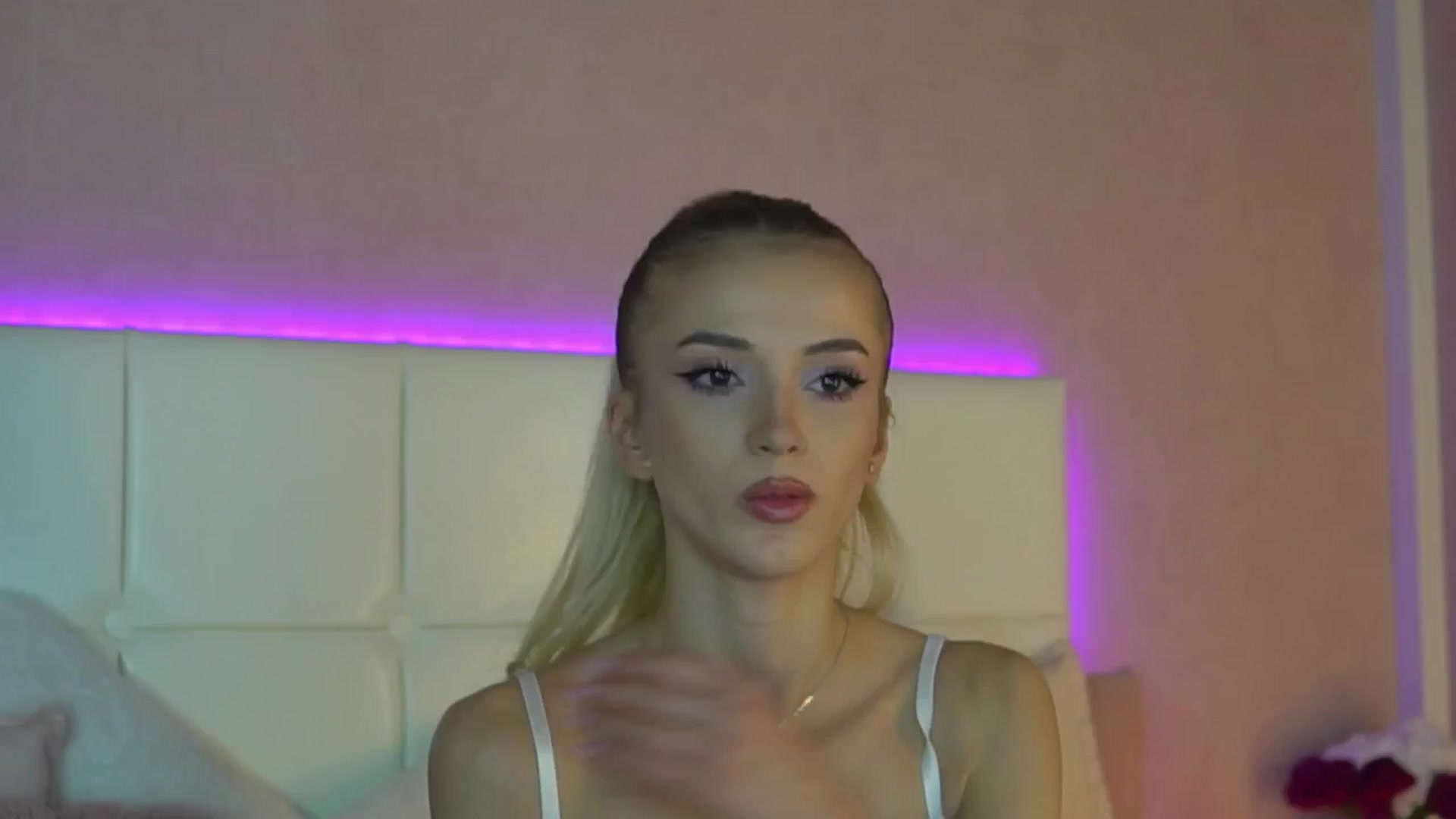 Gallery image thumbnail from YannaJeen's myfreecams stream on, 11/06/2024, 09:52 image 2 of 20