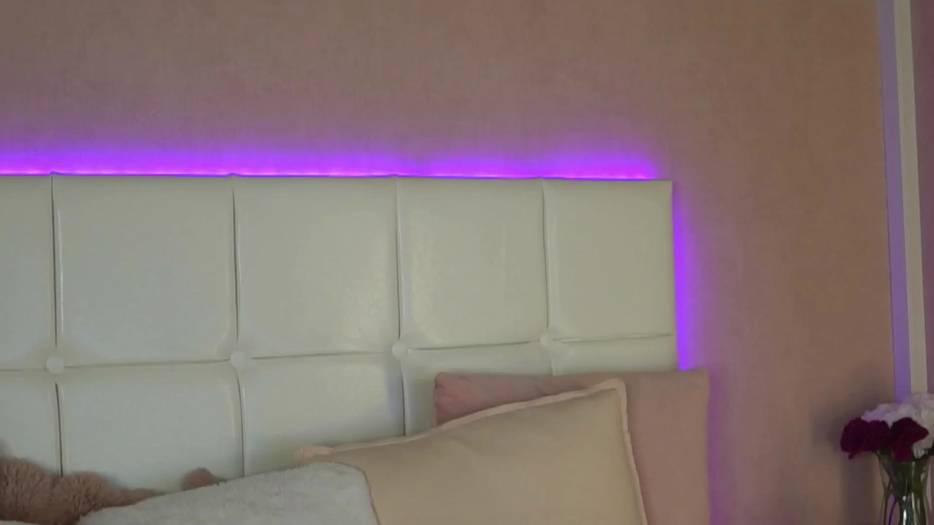 Gallery image thumbnail from YannaJeen's myfreecams stream on, 11/29/2024, 14:41 image 15 of 20