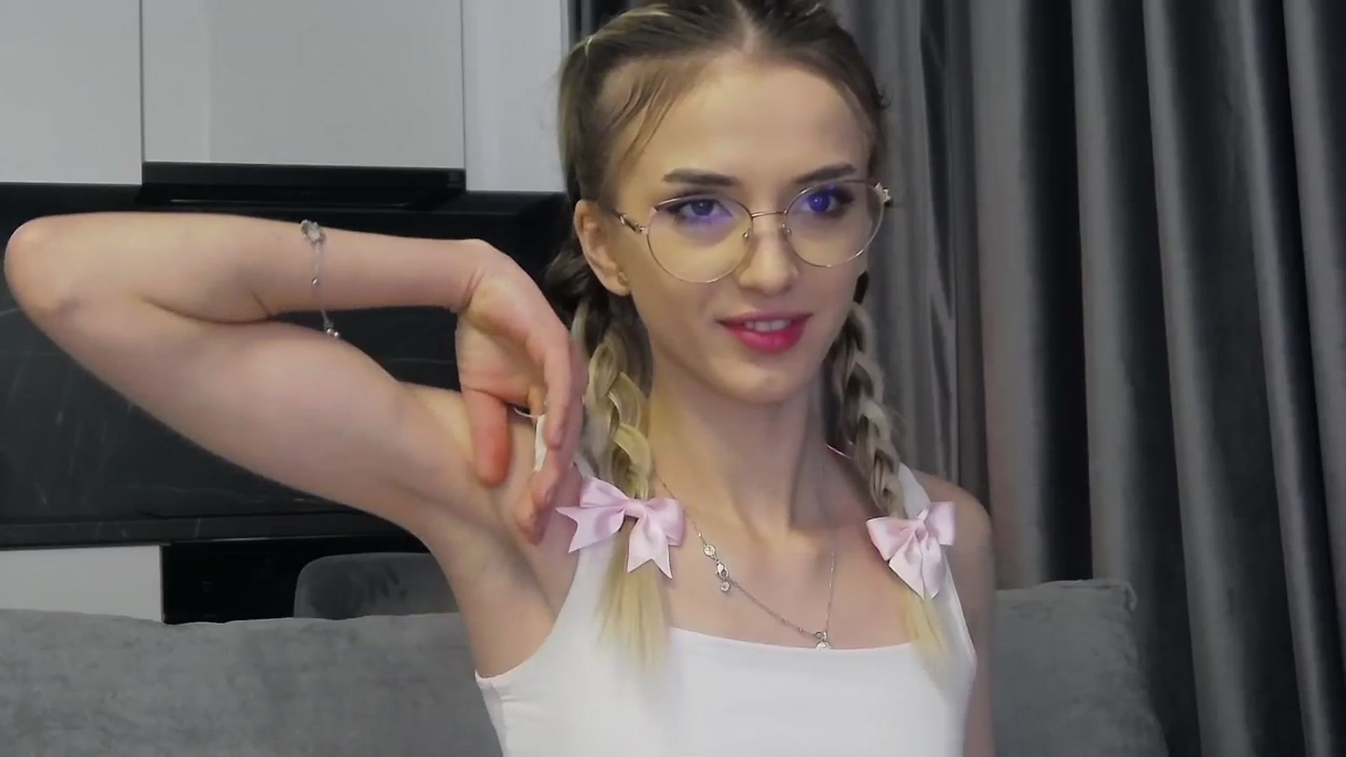 Gallery image thumbnail from YannaJeen's myfreecams stream on, 01/14/2025, 10:01 image 5 of 20