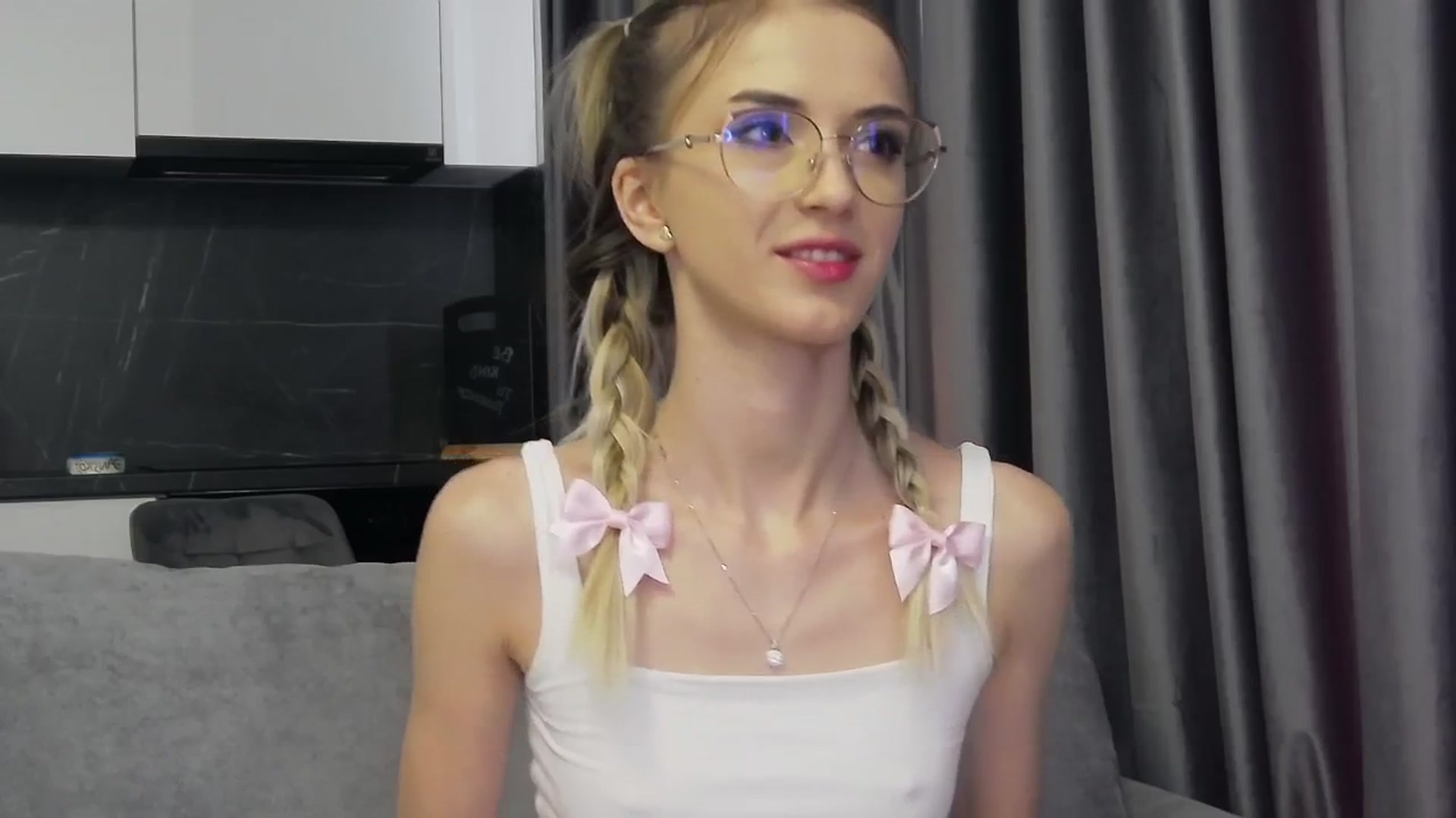 Gallery image thumbnail from YannaJeen's myfreecams stream on, 01/14/2025, 10:01 image 16 of 20