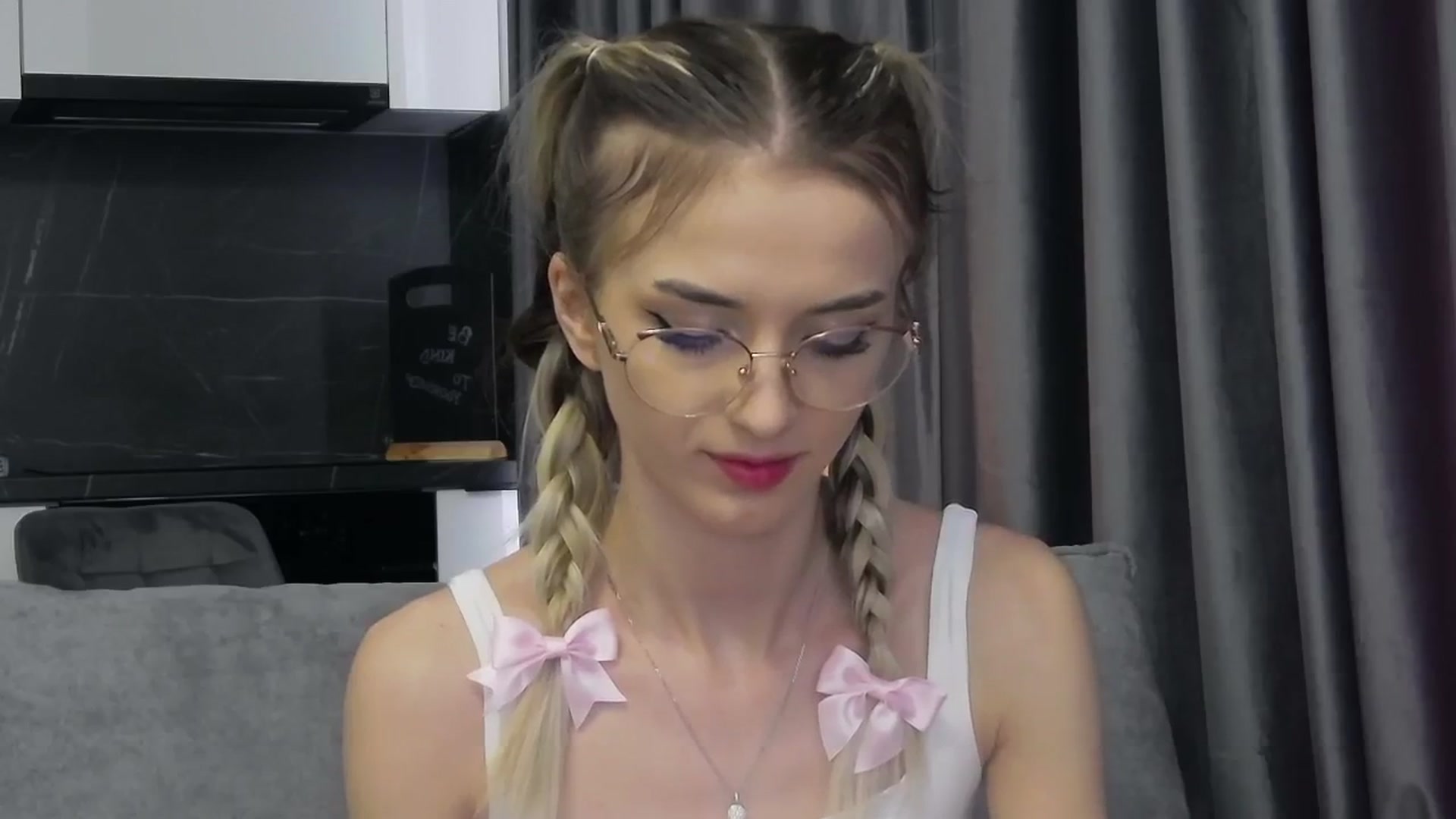 Gallery image thumbnail from YannaJeen's myfreecams stream on, 01/14/2025, 10:01 image 17 of 20