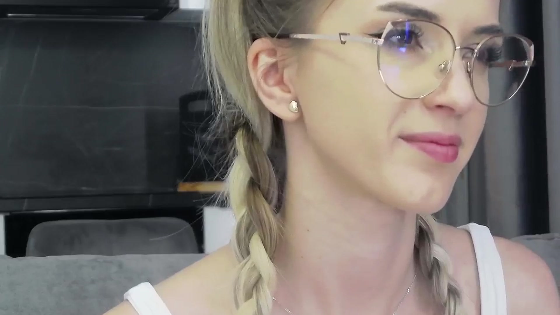 Gallery image thumbnail from YannaJeen's myfreecams stream on, 01/14/2025, 12:33 image 9 of 20