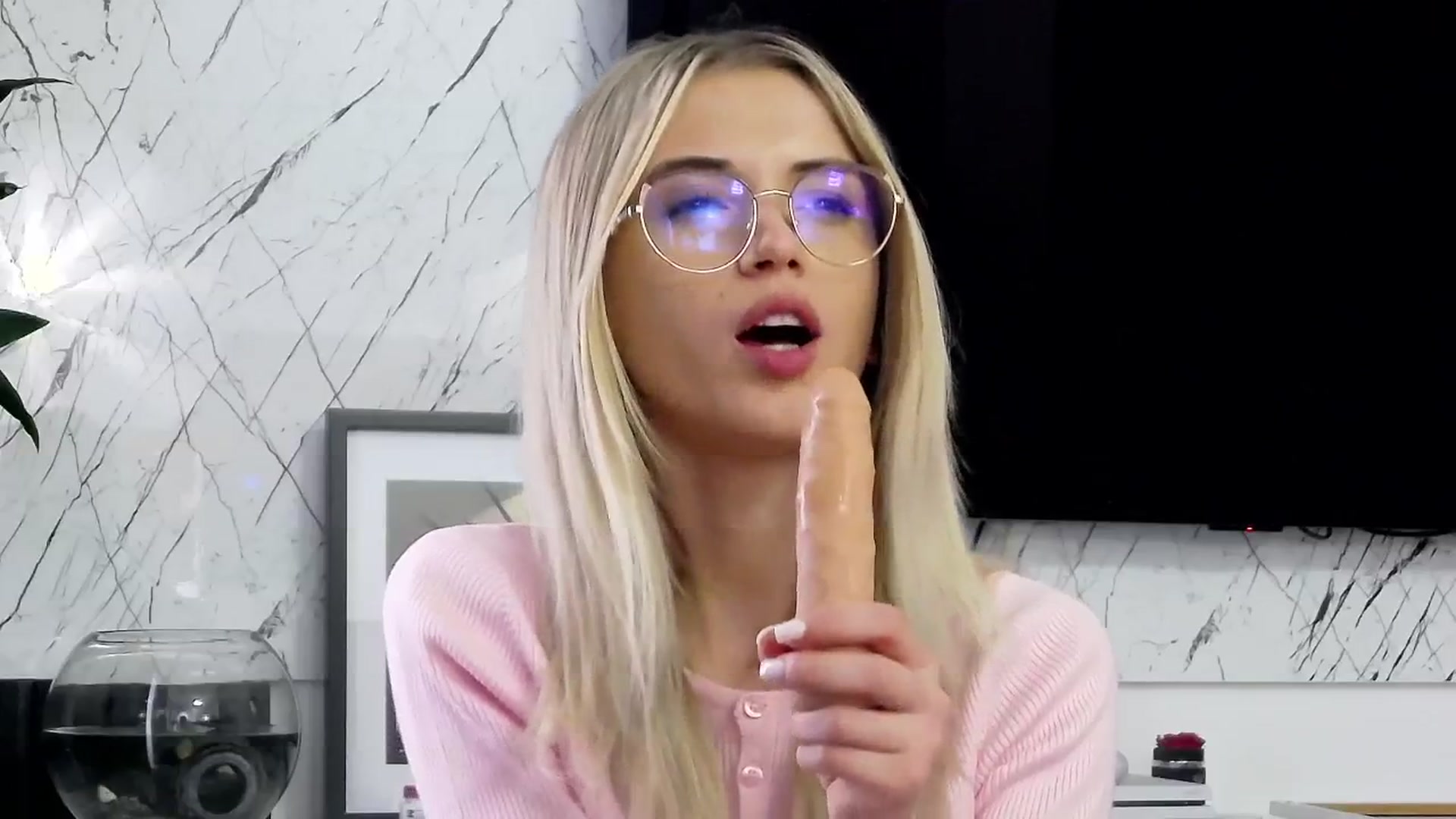 Gallery image thumbnail from YannaJeen's myfreecams stream on, 02/28/2025, 14:00 image 15 of 20