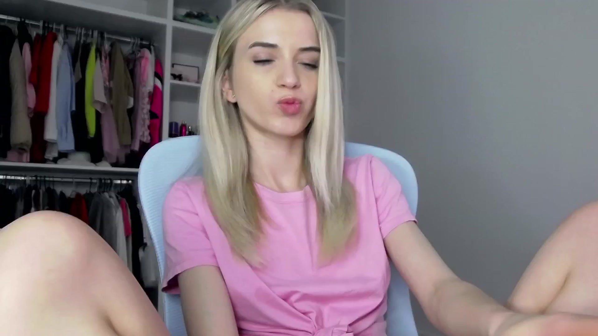 Gallery image thumbnail from YannaJeen's myfreecams stream on, 03/07/2025, 12:46 image 16 of 20