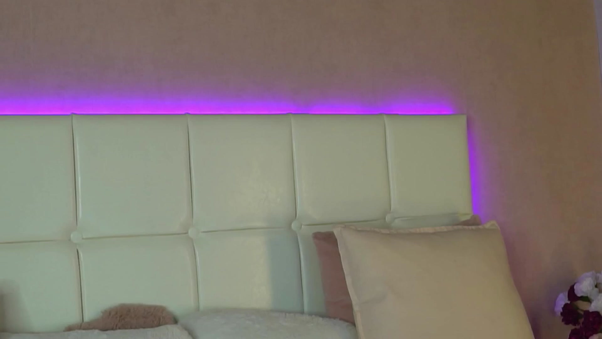 Gallery image thumbnail from YannaJeen's myfreecams stream on, 03/14/2025, 09:27 image 15 of 20