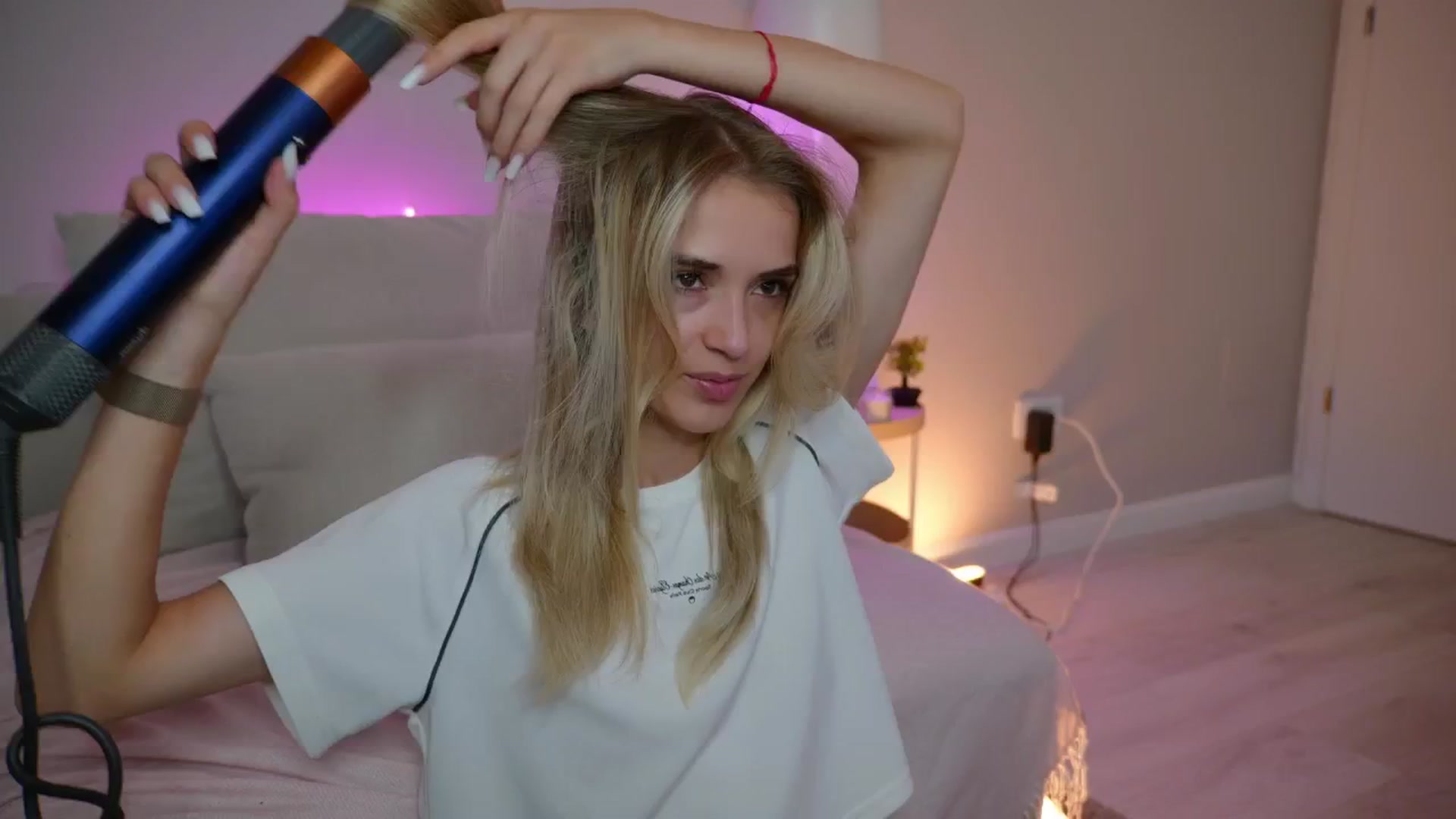 Gallery image thumbnail from YannaJeen's myfreecams stream on, 06/06/2025, 07:51 image 8 of 20