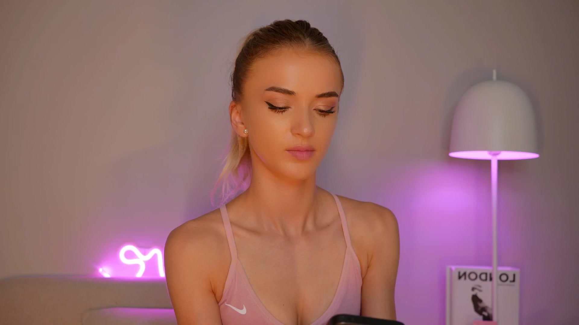 Gallery image thumbnail from YannaJeen's myfreecams stream on, 06/08/2025, 11:47 image 8 of 20