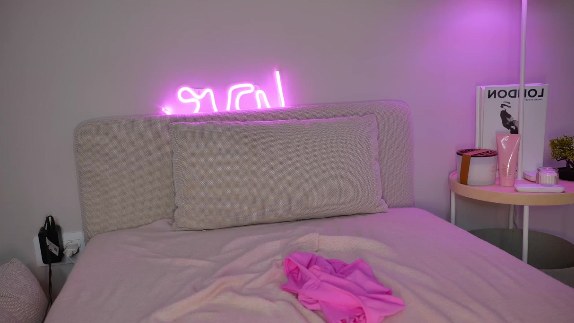 Gallery image thumbnail from YannaJeen's myfreecams stream on, 06/10/2025, 09:10 image 3 of 20