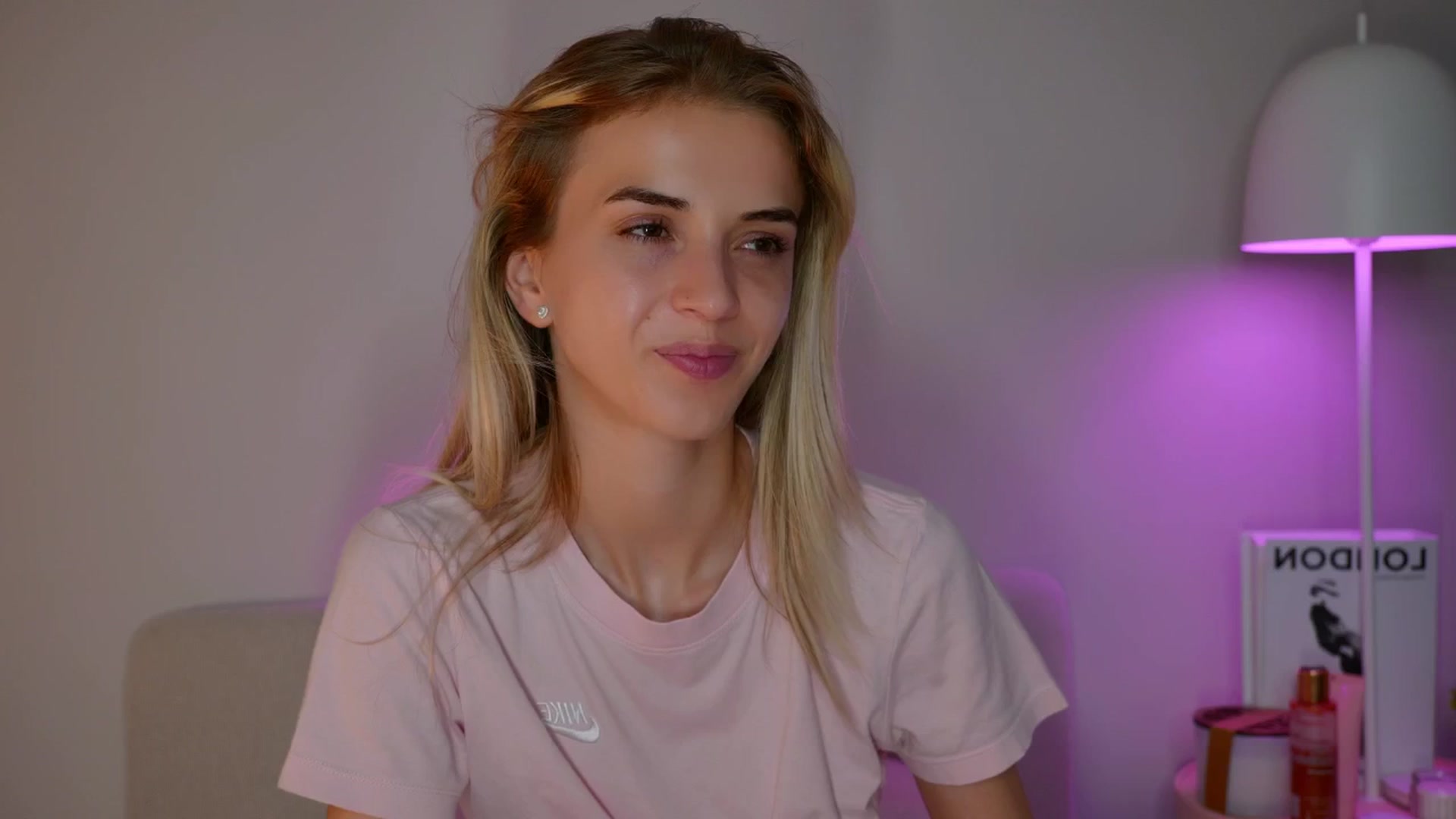 Gallery image thumbnail from YannaJeen's myfreecams stream on, 06/10/2025, 10:57 image 5 of 20