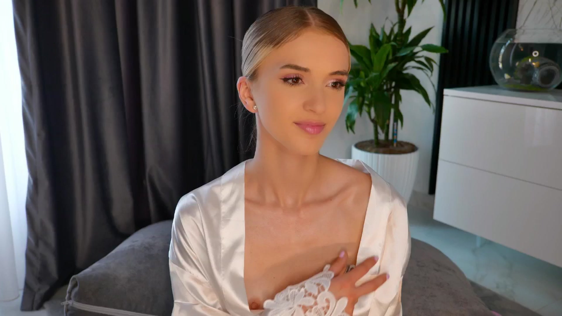 Gallery image thumbnail from YannaJeen's myfreecams stream on, 06/13/2025, 11:21 image 8 of 20