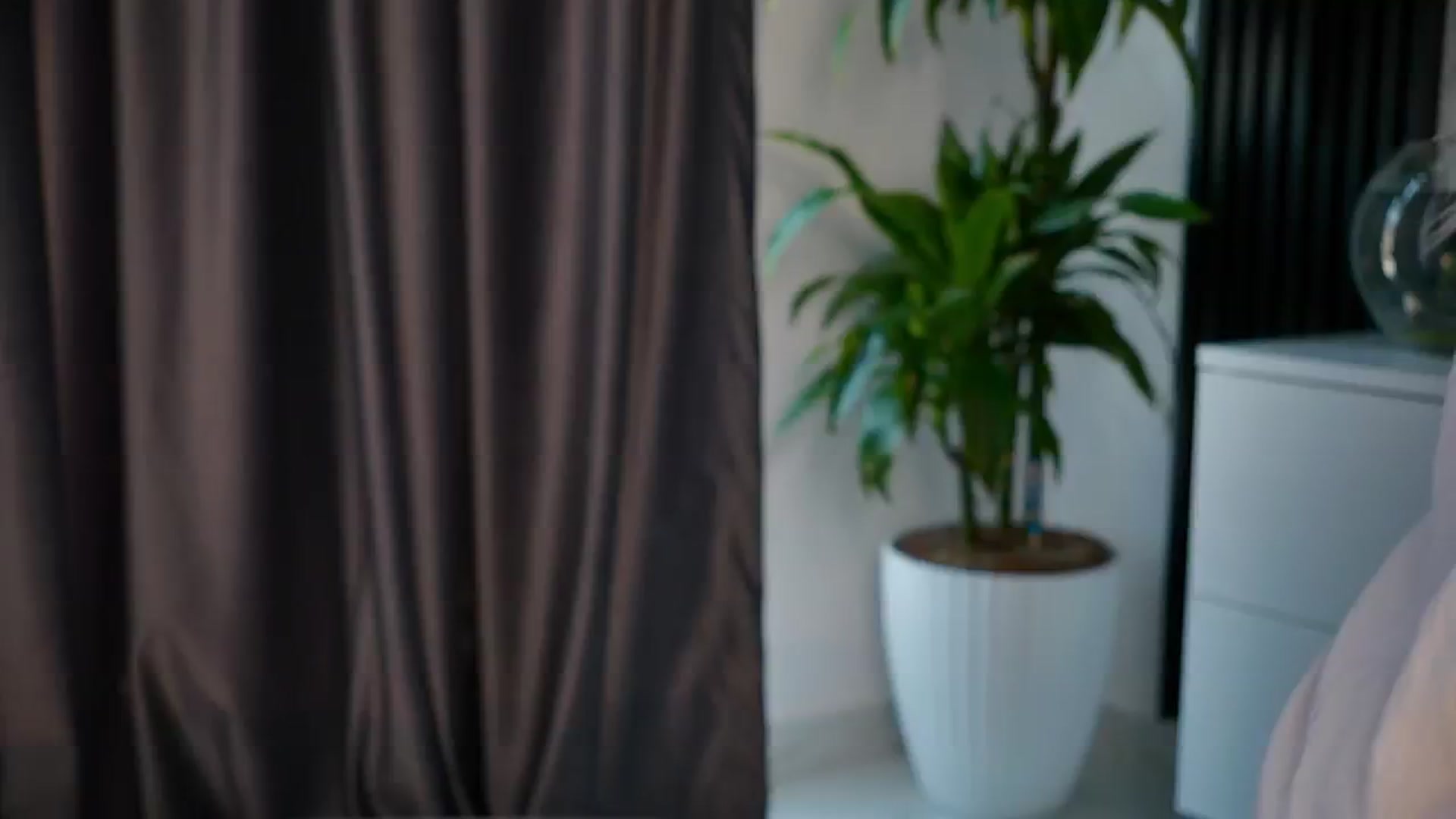 Gallery image thumbnail from YannaJeen's myfreecams stream on, 06/13/2025, 11:21 image 5 of 20