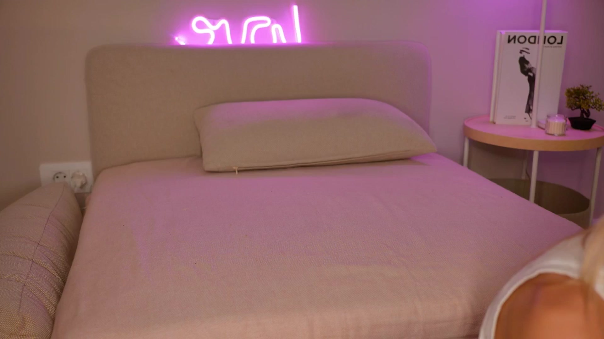 Gallery image thumbnail from YannaJeen's myfreecams stream on, 06/14/2025, 09:45 image 10 of 20