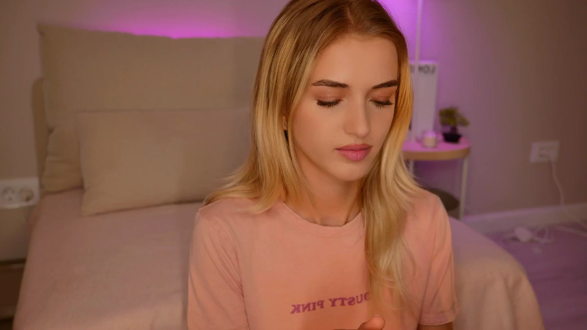 Gallery image thumbnail from YannaJeen's myfreecams stream on, 06/15/2025, 07:24 image 13 of 20