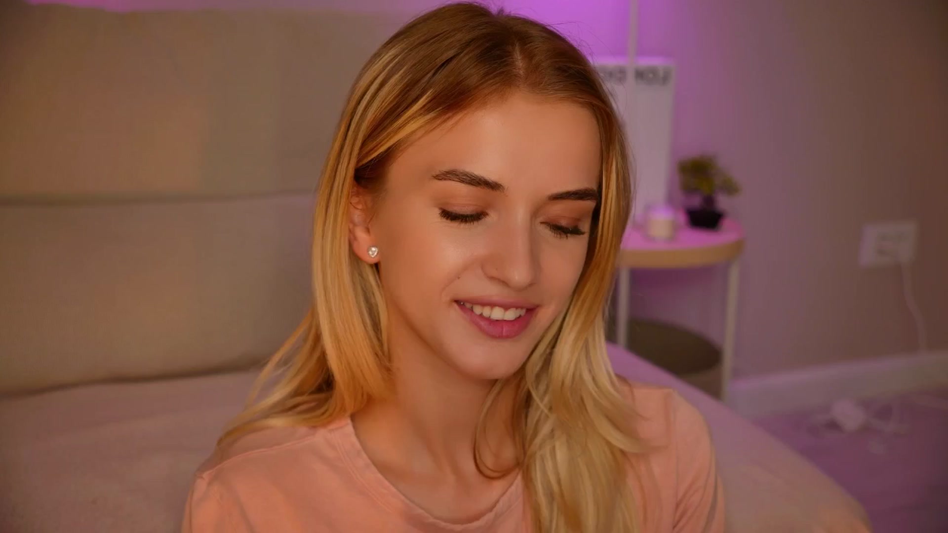 Gallery image thumbnail from YannaJeen's myfreecams stream on, 06/15/2025, 11:37 image 18 of 20