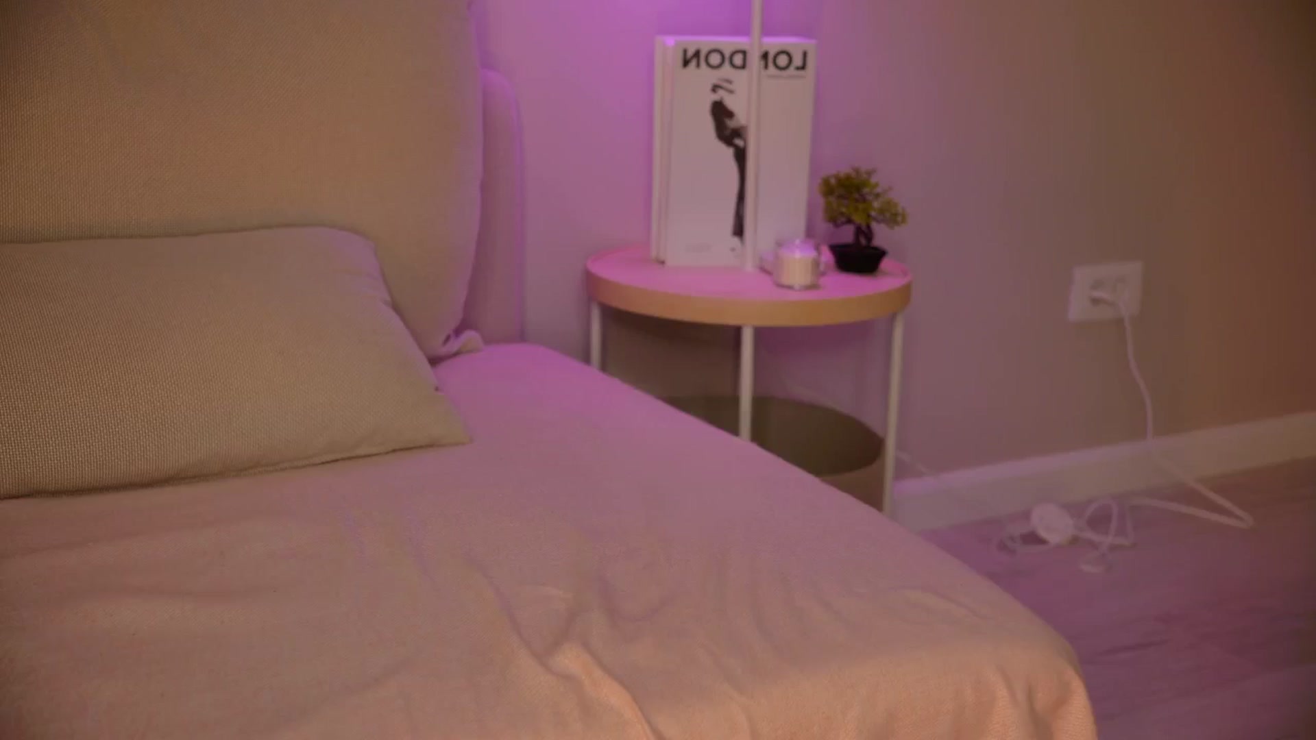 Gallery image thumbnail from YannaJeen's myfreecams stream on, 06/15/2025, 11:37 image 10 of 20