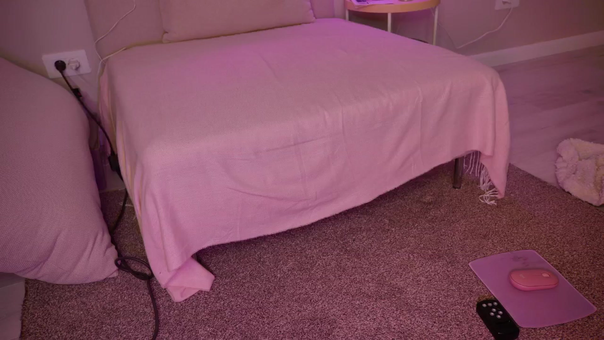 Gallery image thumbnail from YannaJeen's myfreecams stream on, 06/17/2025, 08:32 image 16 of 20
