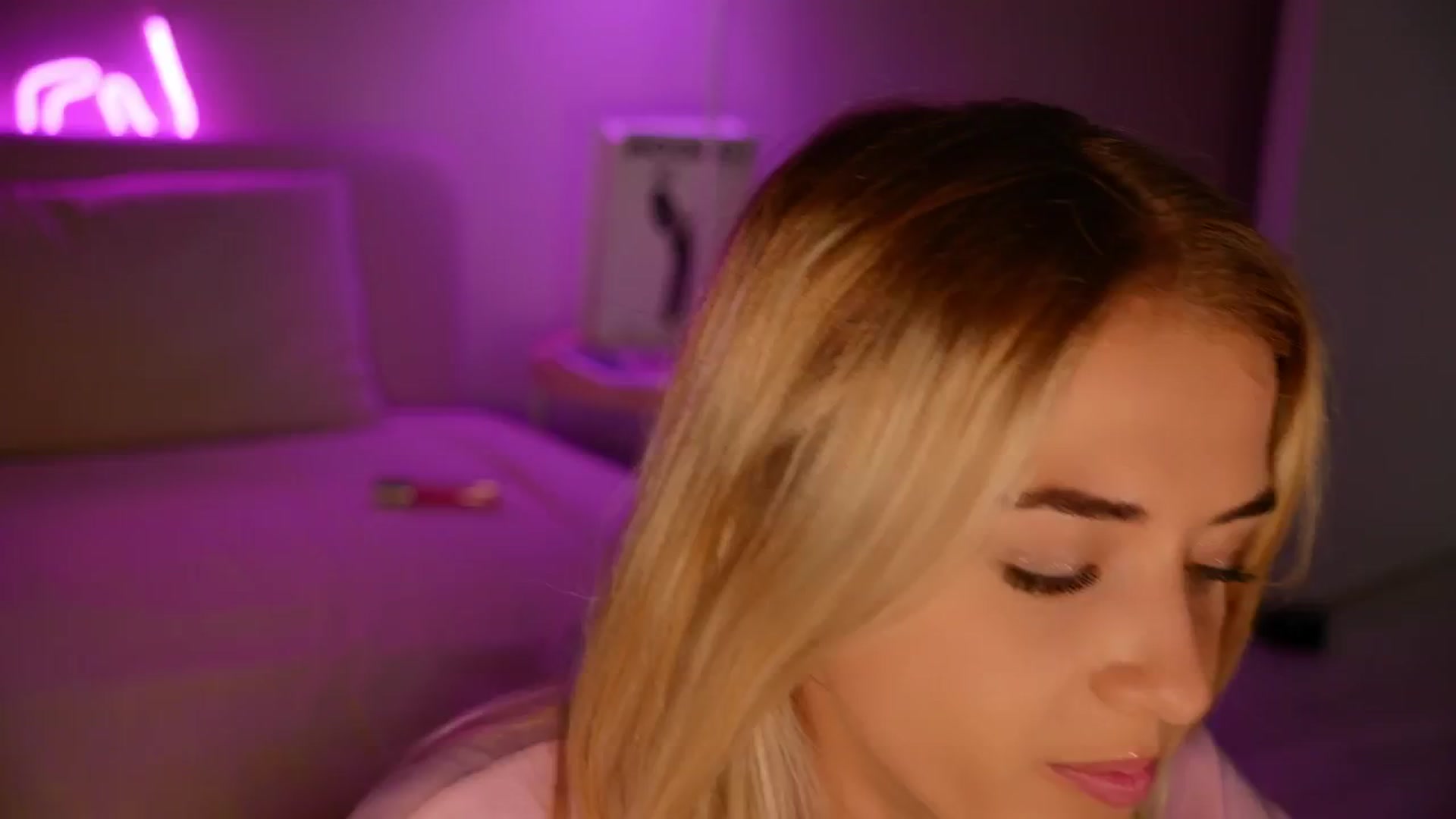 Gallery image thumbnail from YannaJeen's myfreecams stream on, 06/20/2025, 07:41 image 18 of 20