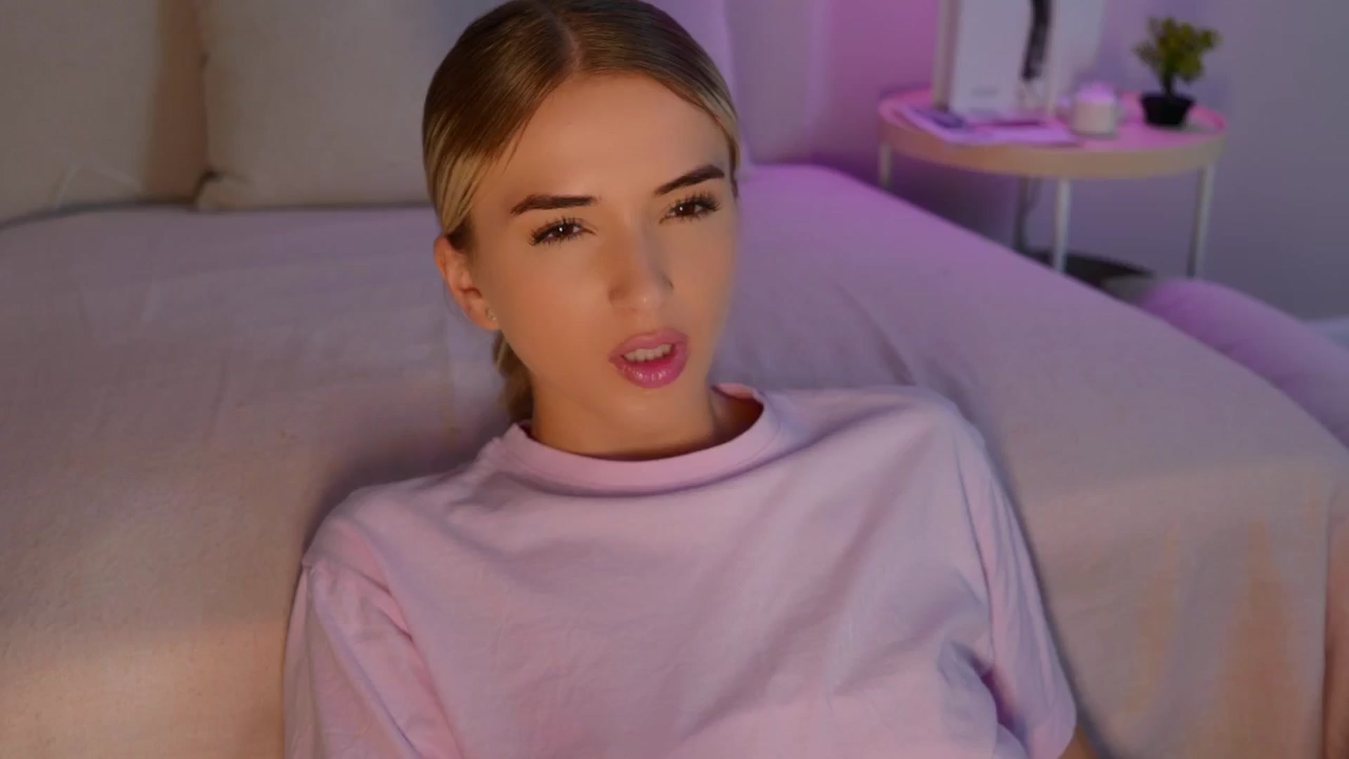 Gallery image thumbnail from YannaJeen's myfreecams stream on, 06/22/2025, 09:08 image 13 of 20