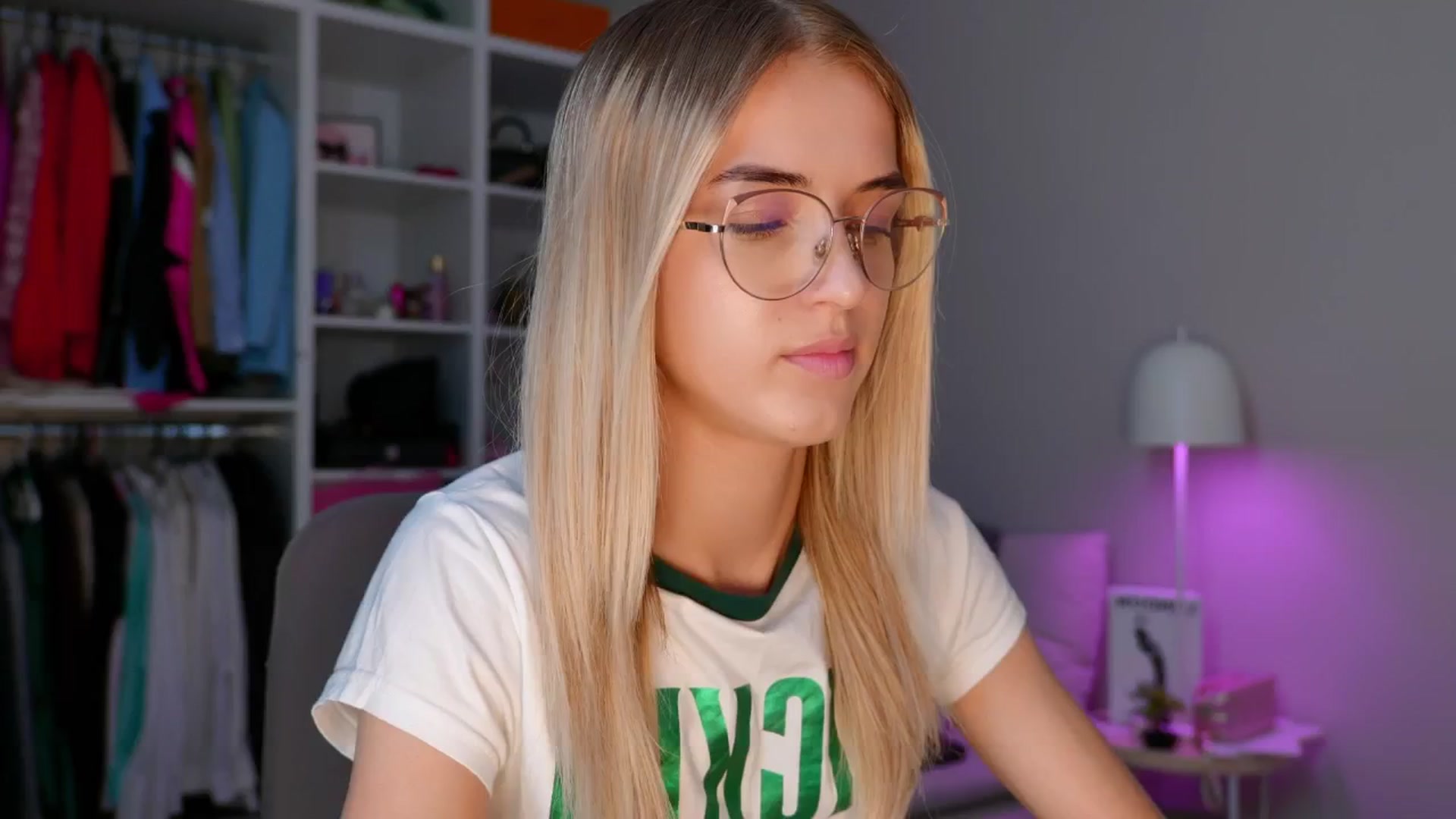 Gallery image thumbnail from YannaJeen's myfreecams stream on, 06/23/2025, 07:21 image 2 of 20