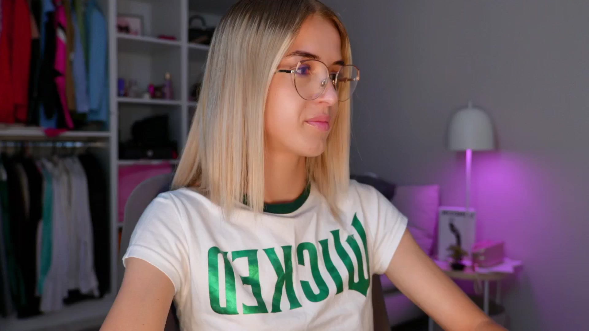 Gallery image thumbnail from YannaJeen's myfreecams stream on, 06/23/2025, 07:21 image 10 of 20