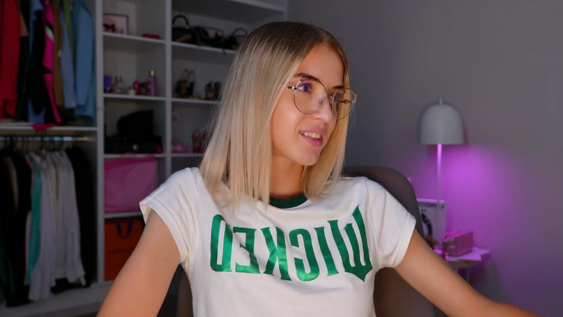 Gallery image thumbnail from YannaJeen's myfreecams stream on, 06/23/2025, 08:07 image 17 of 20