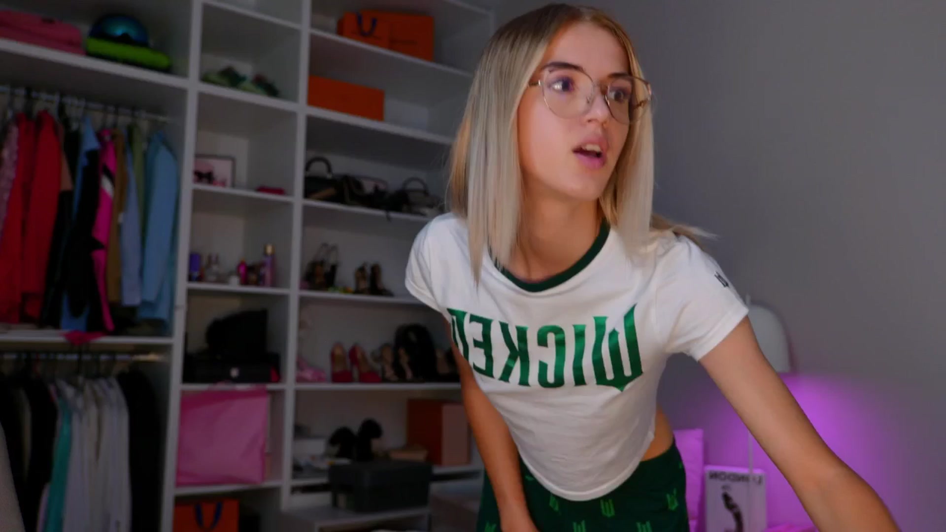 Gallery image thumbnail from YannaJeen's myfreecams stream on, 06/23/2025, 08:07 image 2 of 20