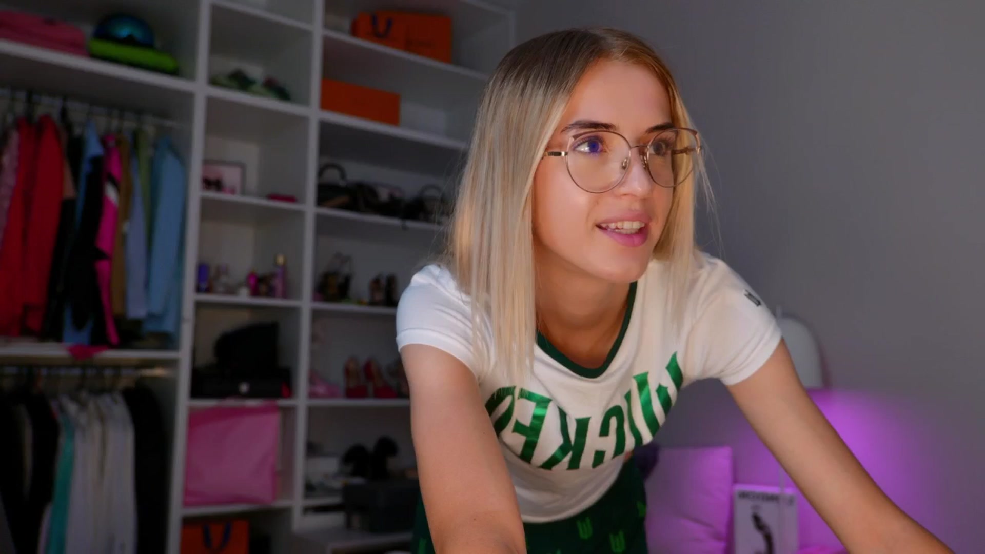 Gallery image thumbnail from YannaJeen's myfreecams stream on, 06/23/2025, 08:07 image 1 of 20