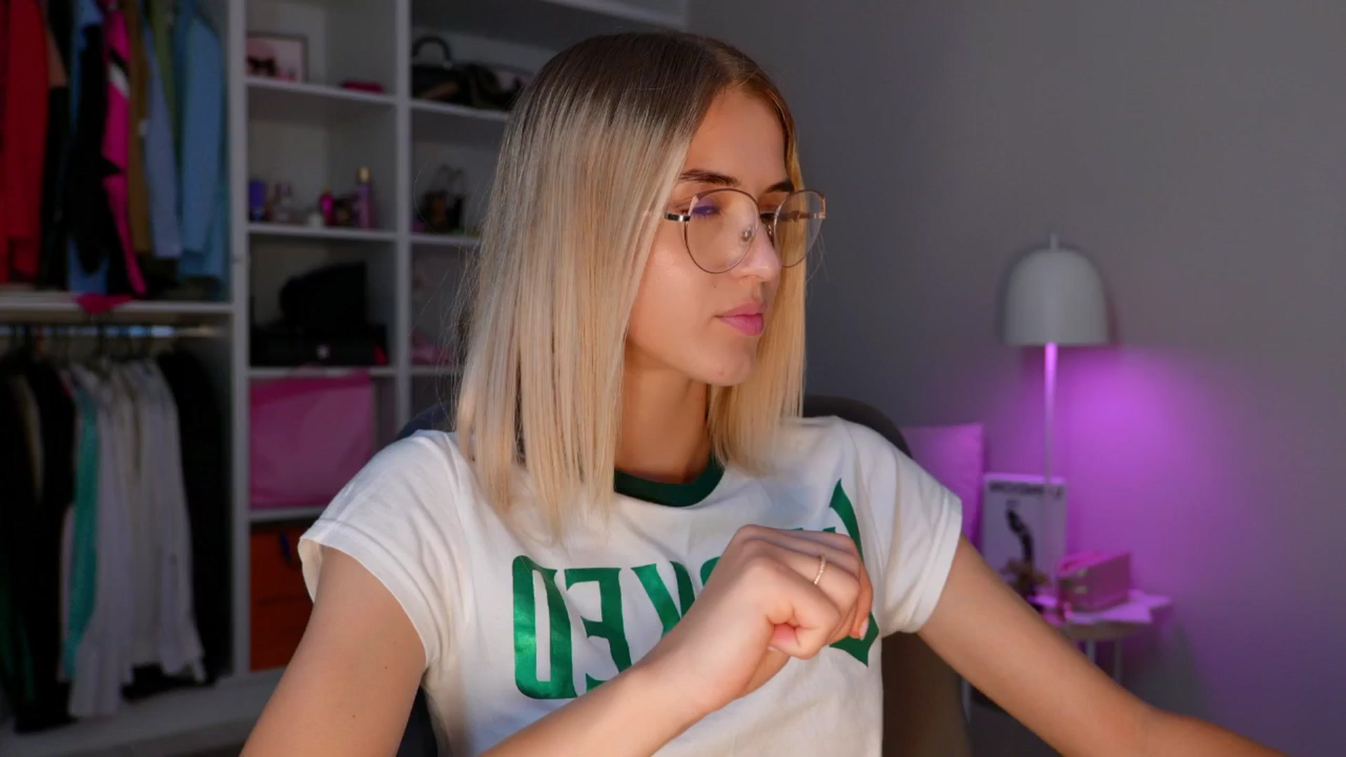 Gallery image thumbnail from YannaJeen's myfreecams stream on, 06/23/2025, 08:07 image 18 of 20