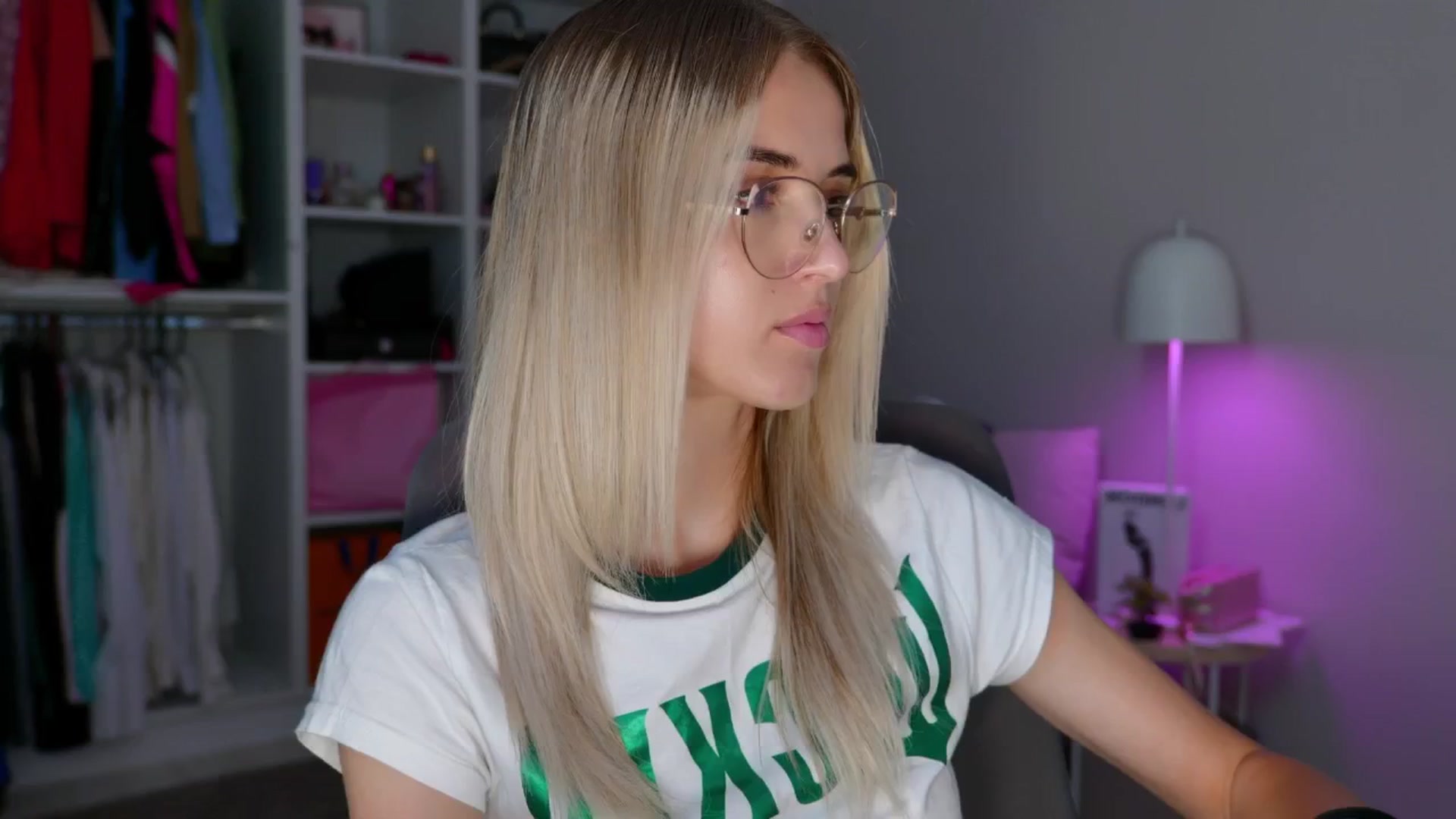 Gallery image thumbnail from YannaJeen's myfreecams stream on, 06/23/2025, 10:29 image 14 of 20