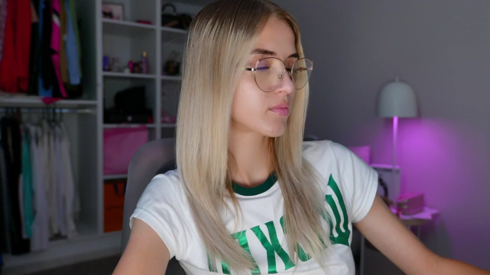 Gallery image thumbnail from YannaJeen's myfreecams stream on, 06/23/2025, 10:29 image 8 of 20