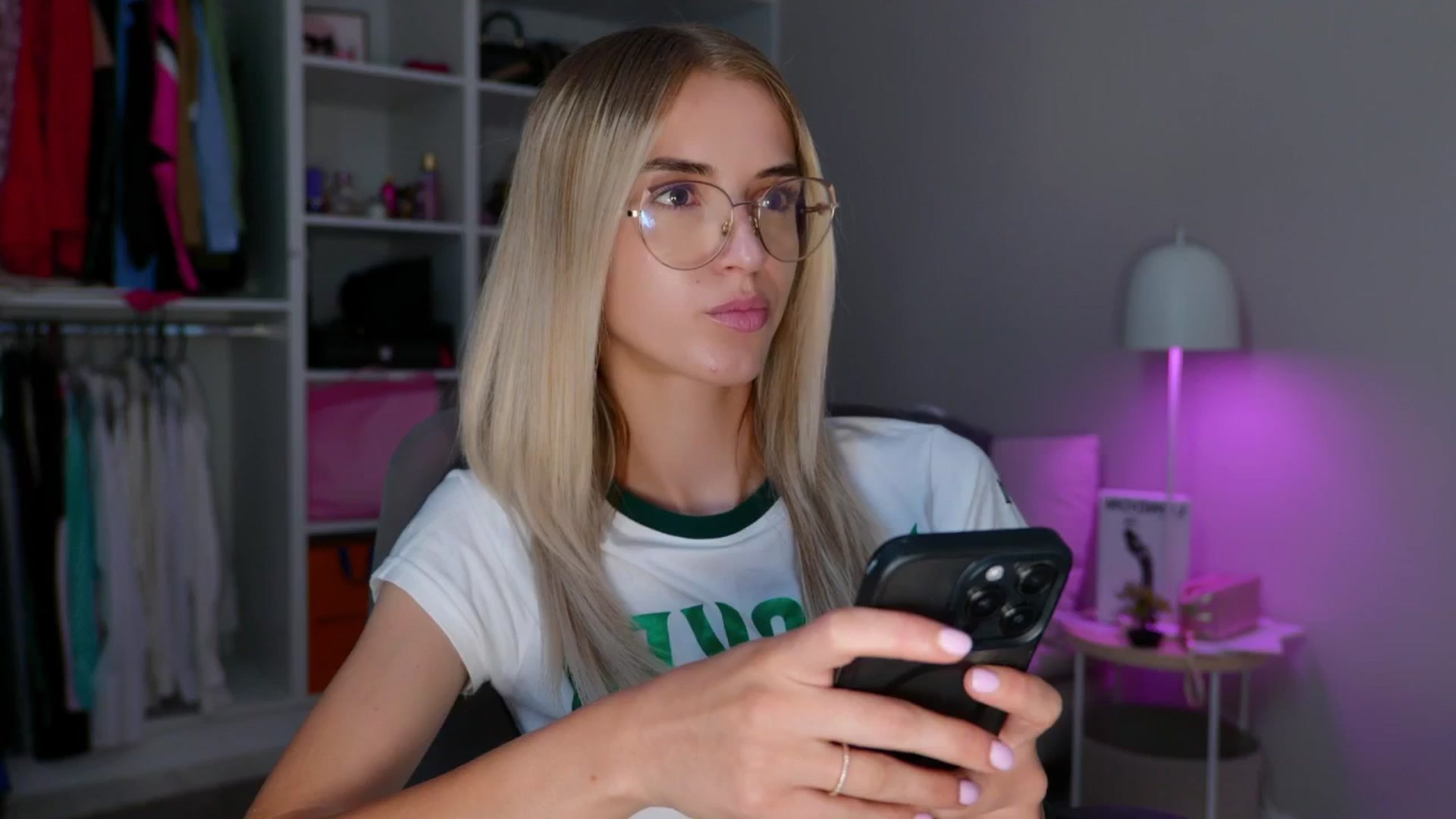 Gallery image thumbnail from YannaJeen's myfreecams stream on, 06/23/2025, 10:29 image 6 of 20