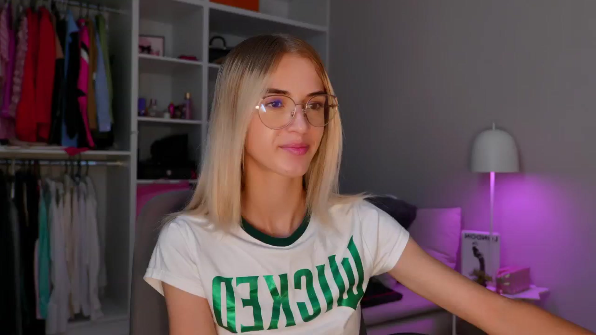 Gallery image thumbnail from YannaJeen's myfreecams stream on, 06/23/2025, 10:29 image 1 of 20