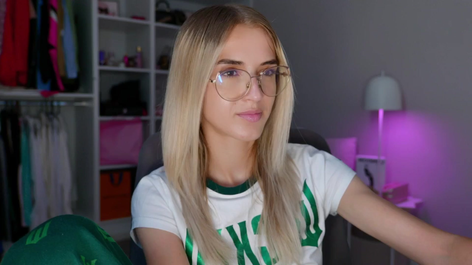 Gallery image thumbnail from YannaJeen's myfreecams stream on, 06/23/2025, 10:29 image 17 of 20