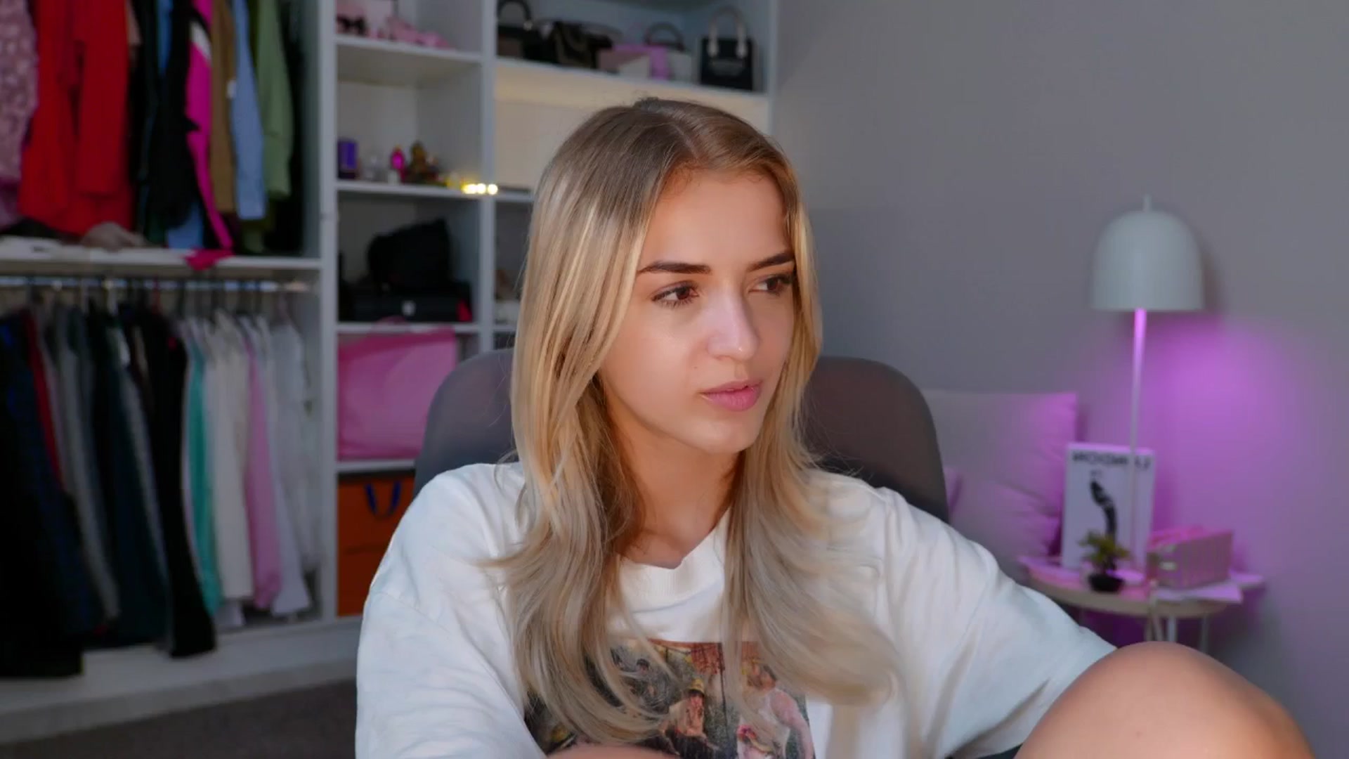 Gallery image thumbnail from YannaJeen's myfreecams stream on, 06/26/2025, 08:10 image 8 of 20