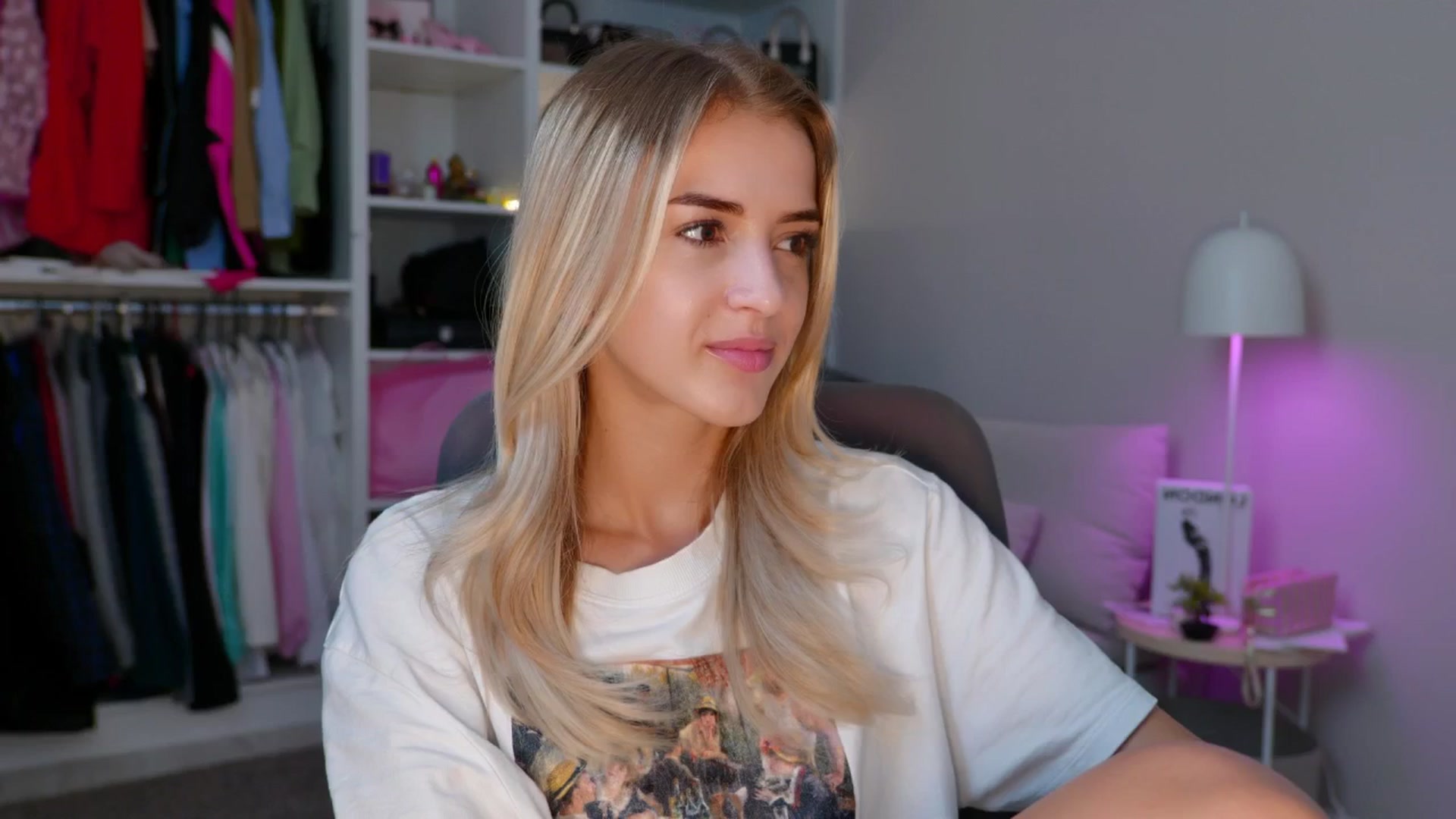 Gallery image thumbnail from YannaJeen's myfreecams stream on, 06/26/2025, 08:10 image 3 of 20