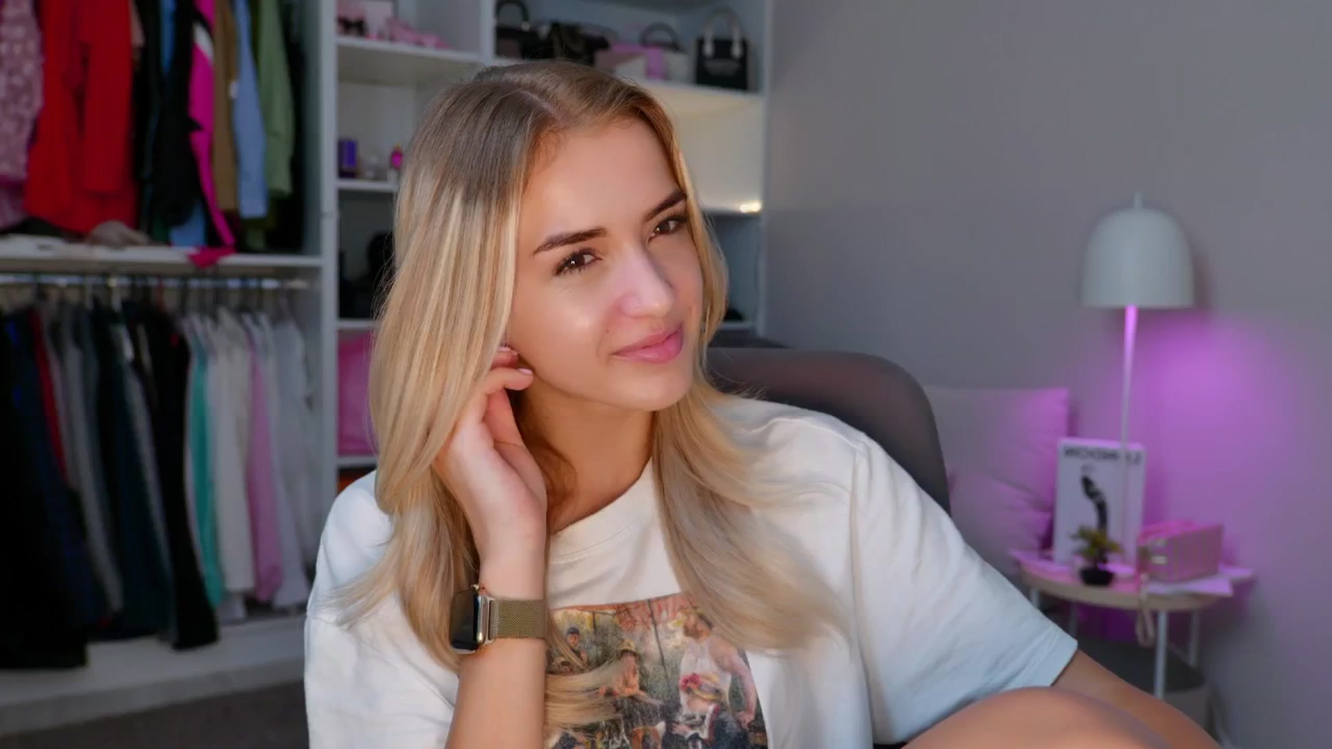 Gallery image thumbnail from YannaJeen's myfreecams stream on, 06/26/2025, 08:10 image 4 of 20