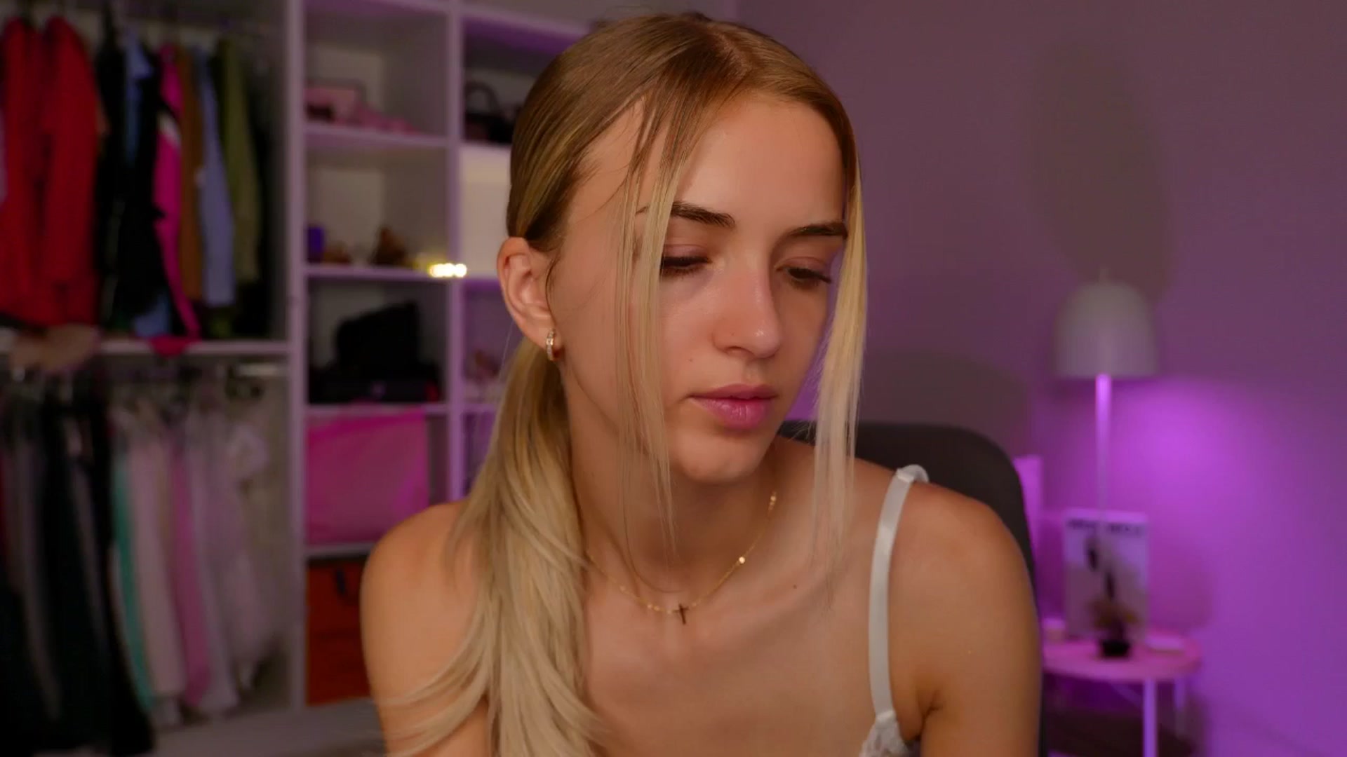 Gallery image thumbnail from YannaJeen's myfreecams stream on, 06/27/2025, 21:37 image 1 of 20