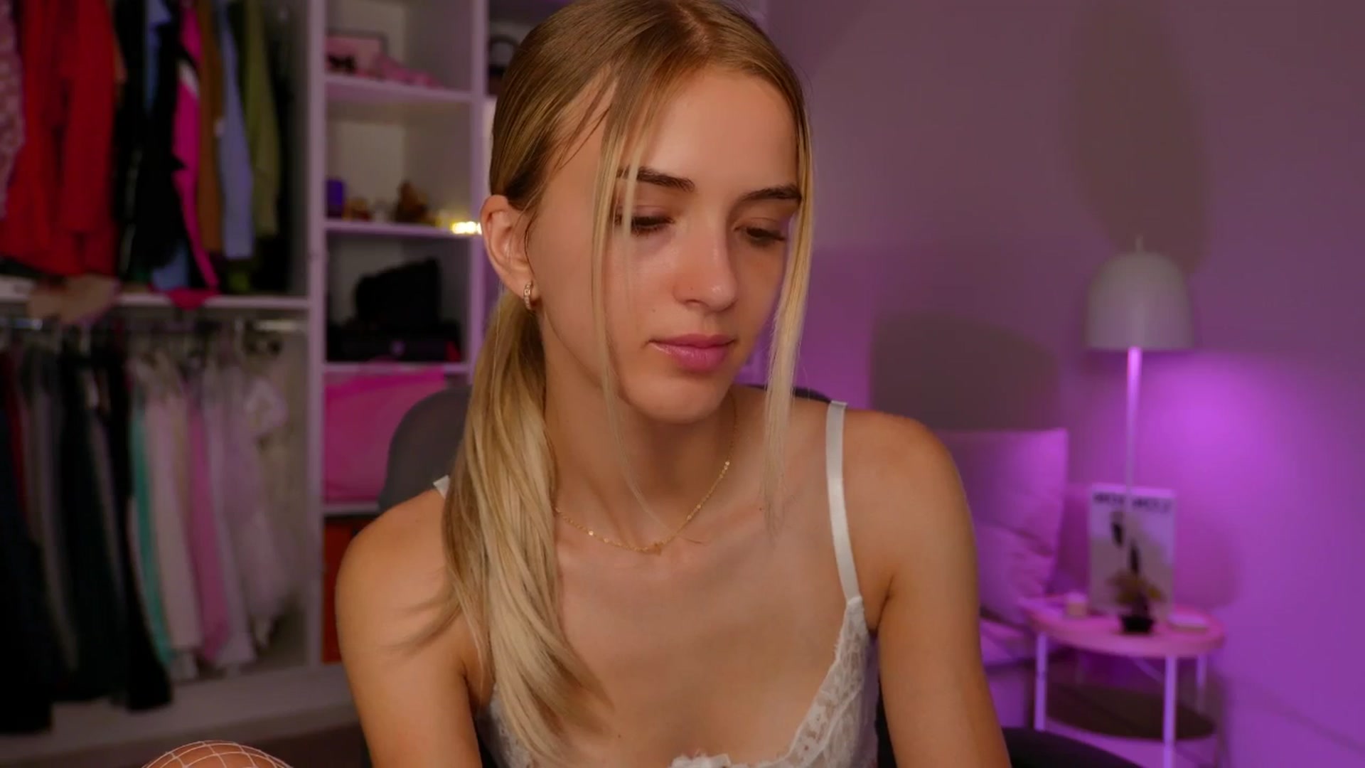 Gallery image thumbnail from YannaJeen's myfreecams stream on, 06/27/2025, 21:37 image 16 of 20
