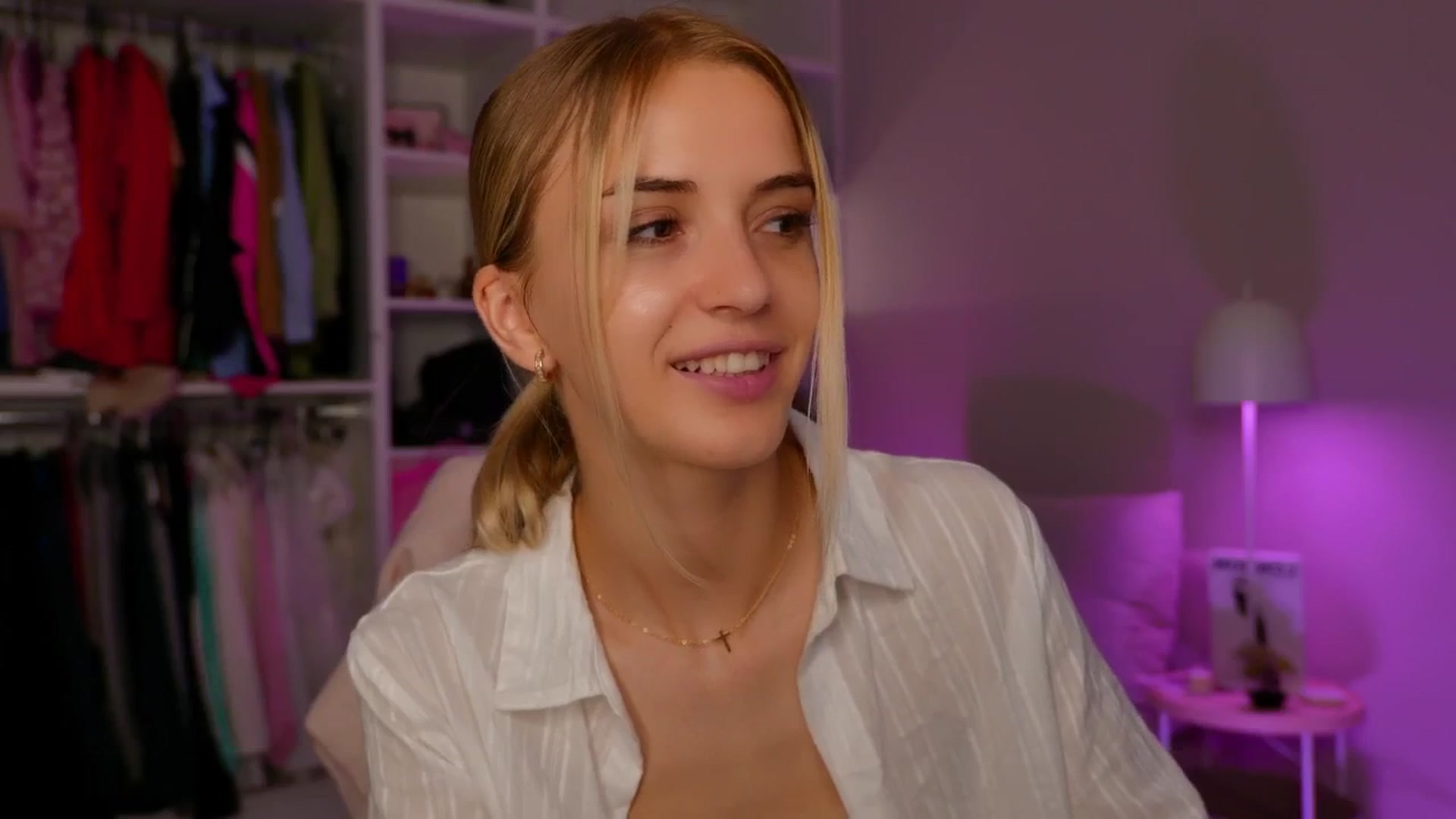 Gallery image thumbnail from YannaJeen's myfreecams stream on, 06/27/2025, 23:23 image 14 of 20