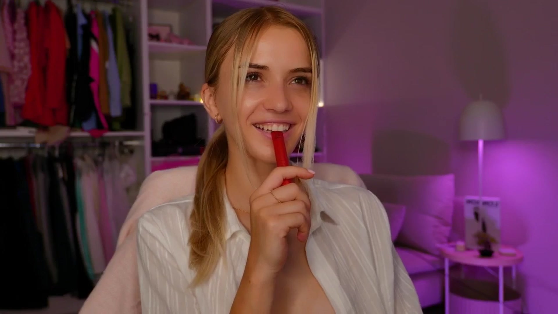 Gallery image thumbnail from YannaJeen's myfreecams stream on, 06/27/2025, 23:23 image 15 of 20