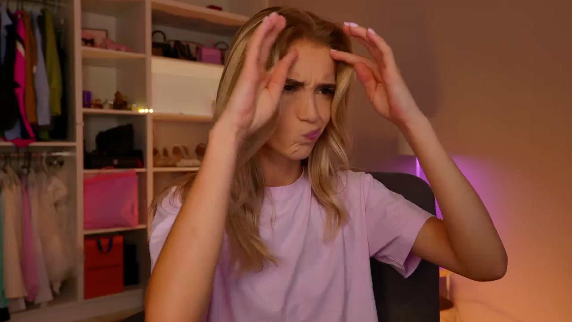 Gallery image thumbnail from YannaJeen's myfreecams stream on, 06/30/2025, 22:21 image 17 of 20