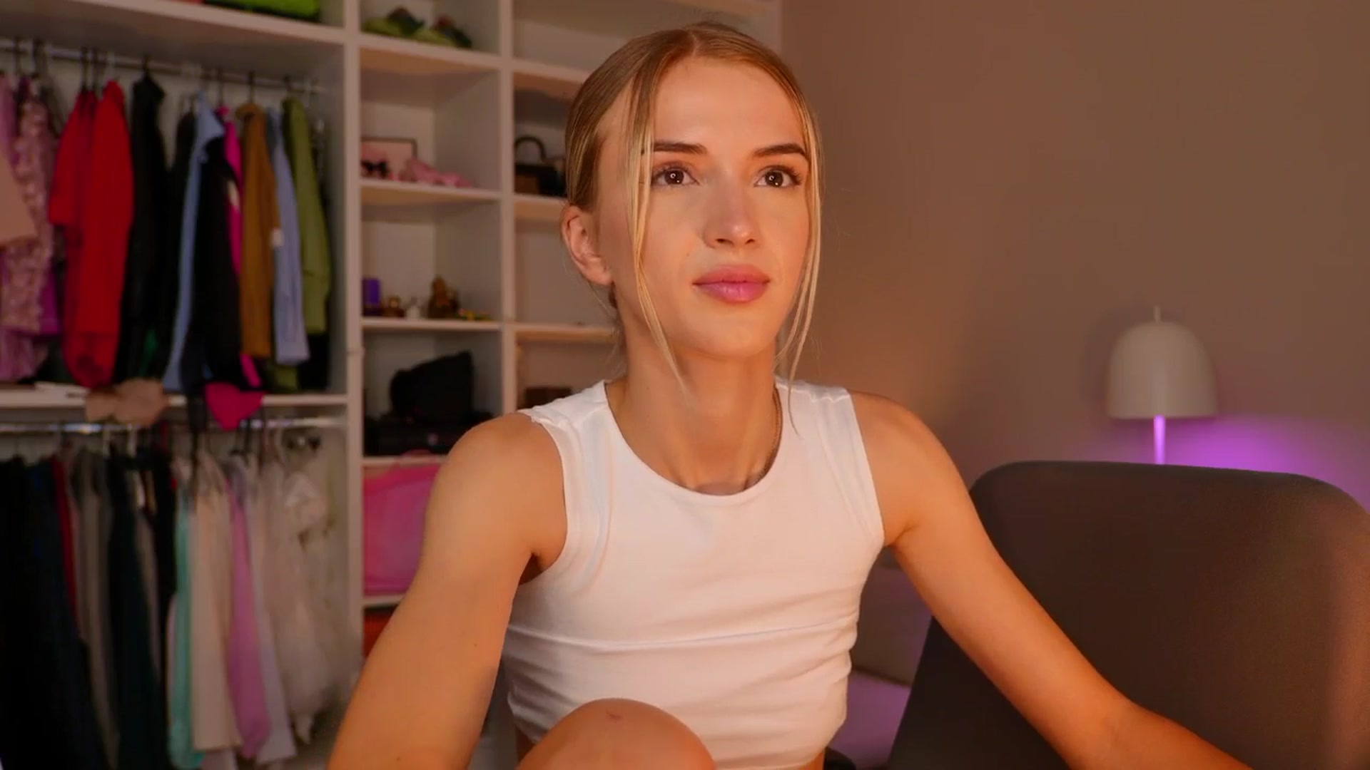 Gallery image thumbnail from YannaJeen's myfreecams stream on, 07/03/2025, 07:51 image 7 of 20