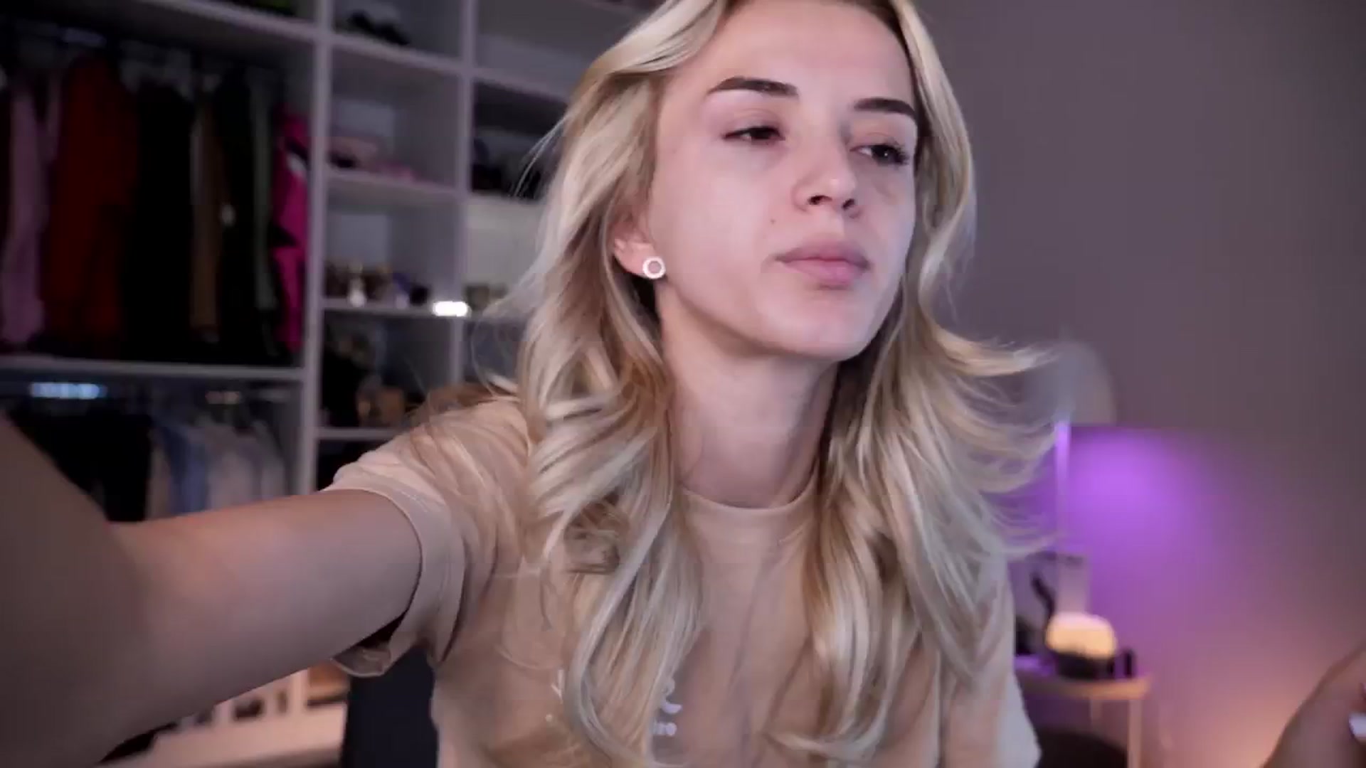 Gallery image thumbnail from YannaJeen's myfreecams stream on, 07/17/2025, 06:43 image 9 of 20