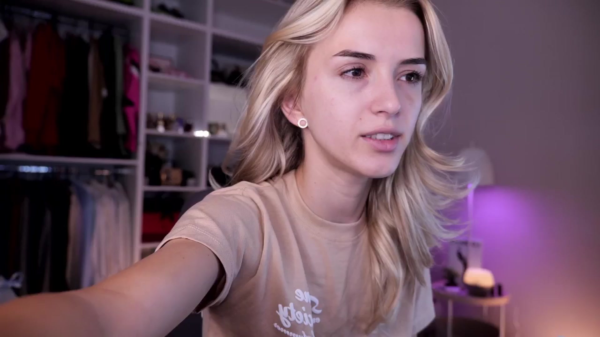 Gallery image thumbnail from YannaJeen's myfreecams stream on, 07/17/2025, 06:43 image 11 of 20