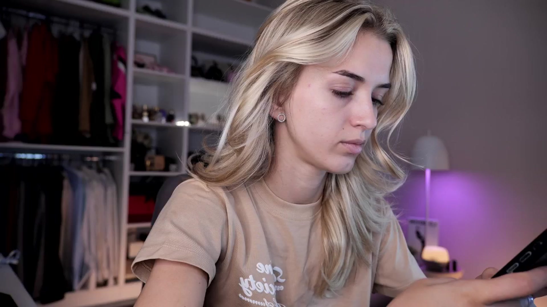 Gallery image thumbnail from YannaJeen's myfreecams stream on, 07/17/2025, 06:43 image 12 of 20