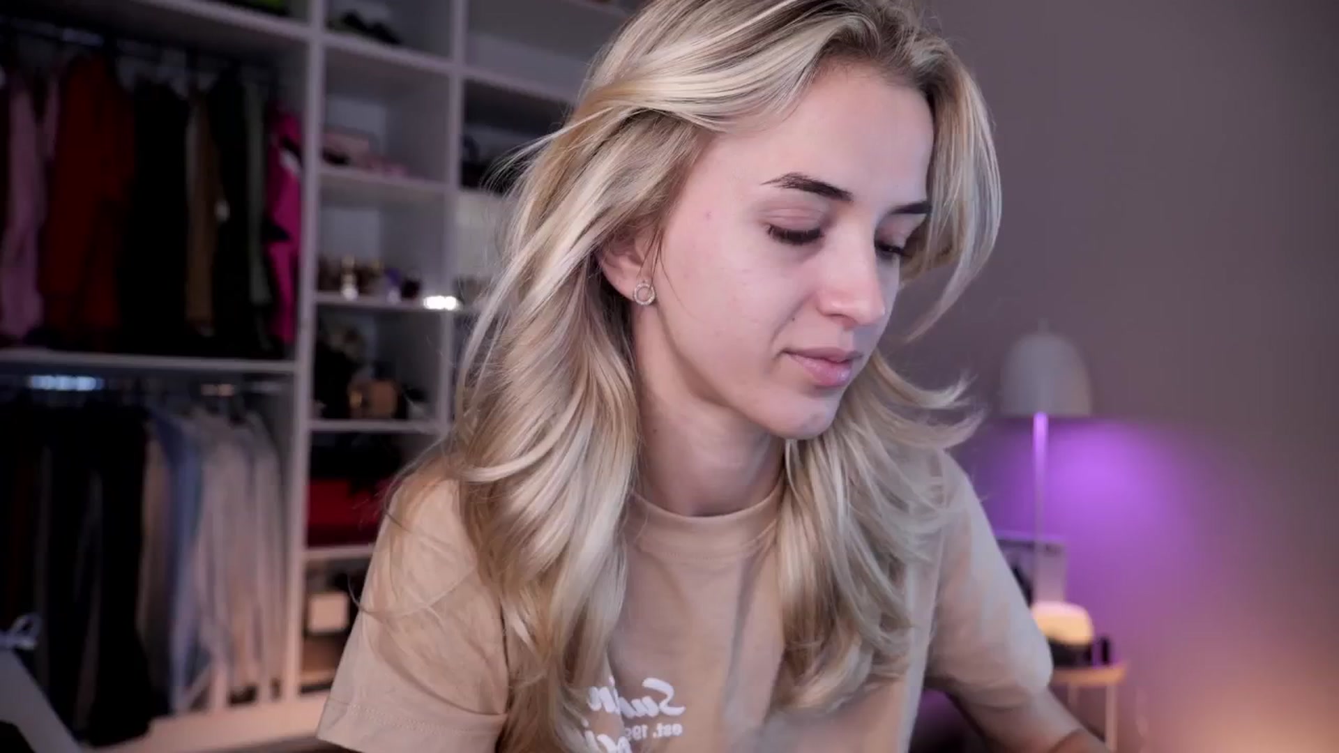 Gallery image thumbnail from YannaJeen's myfreecams stream on, 07/17/2025, 06:43 image 6 of 20